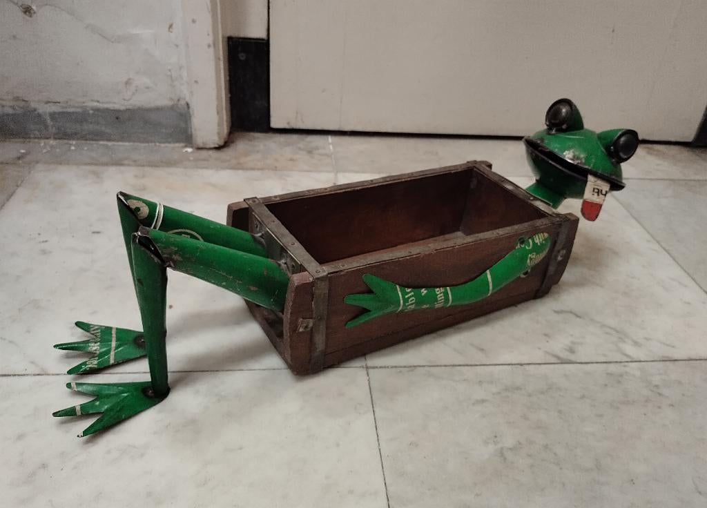 Kikker van steenmal en gerecycled blik of kat of hond, Antiek en Kunst, Kunst | Overige Kunst, Ophalen of Verzenden