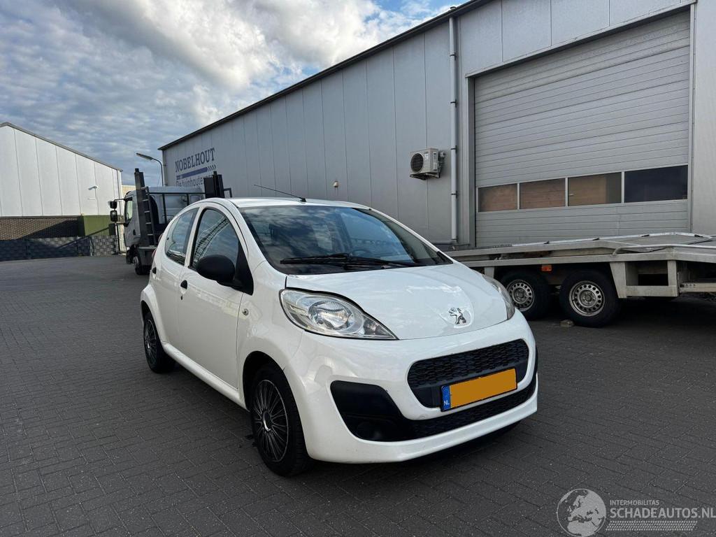 Peugeot 107 1.0 Access Accent Facelift (bj 2012), Auto diversen, Schadeauto's, Wit, Handgeschakeld, 998 cc, Benzine