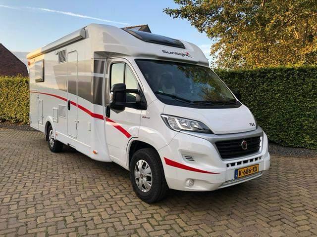 Sunlight familie camper met lengtebedden, Caravans en Kamperen, Campers, Chemisch toilet, Koelkast, Sunlight, Ringverwarming