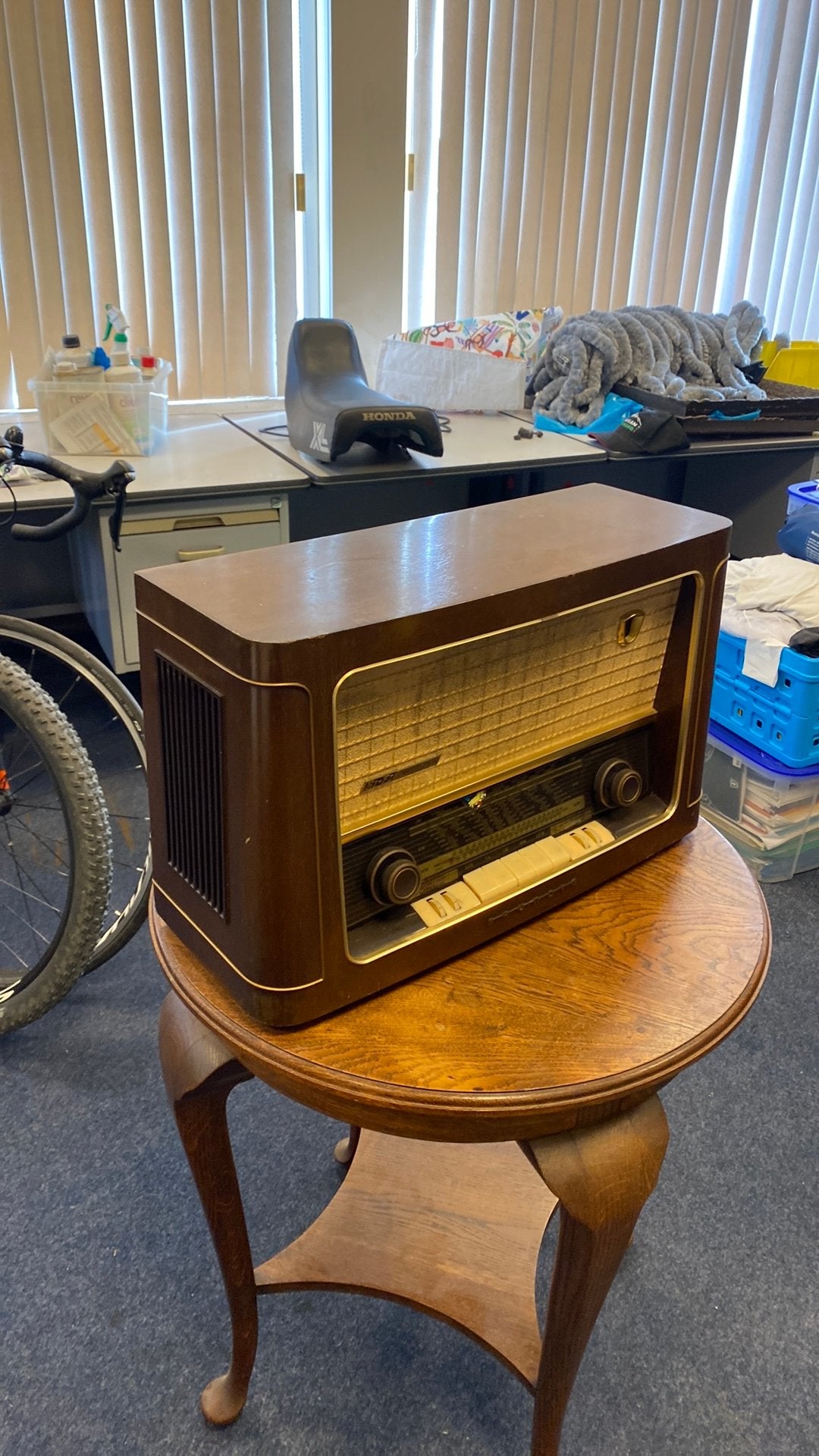 Oude radio, Ophalen
