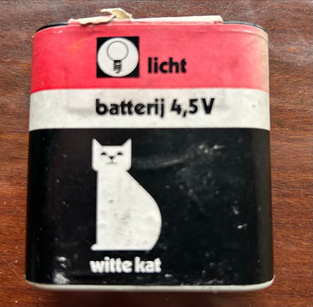 Witte Kat platte batterij 4,5 volt - Vintage batterij, Ophalen of Verzenden, Zo goed als nieuw