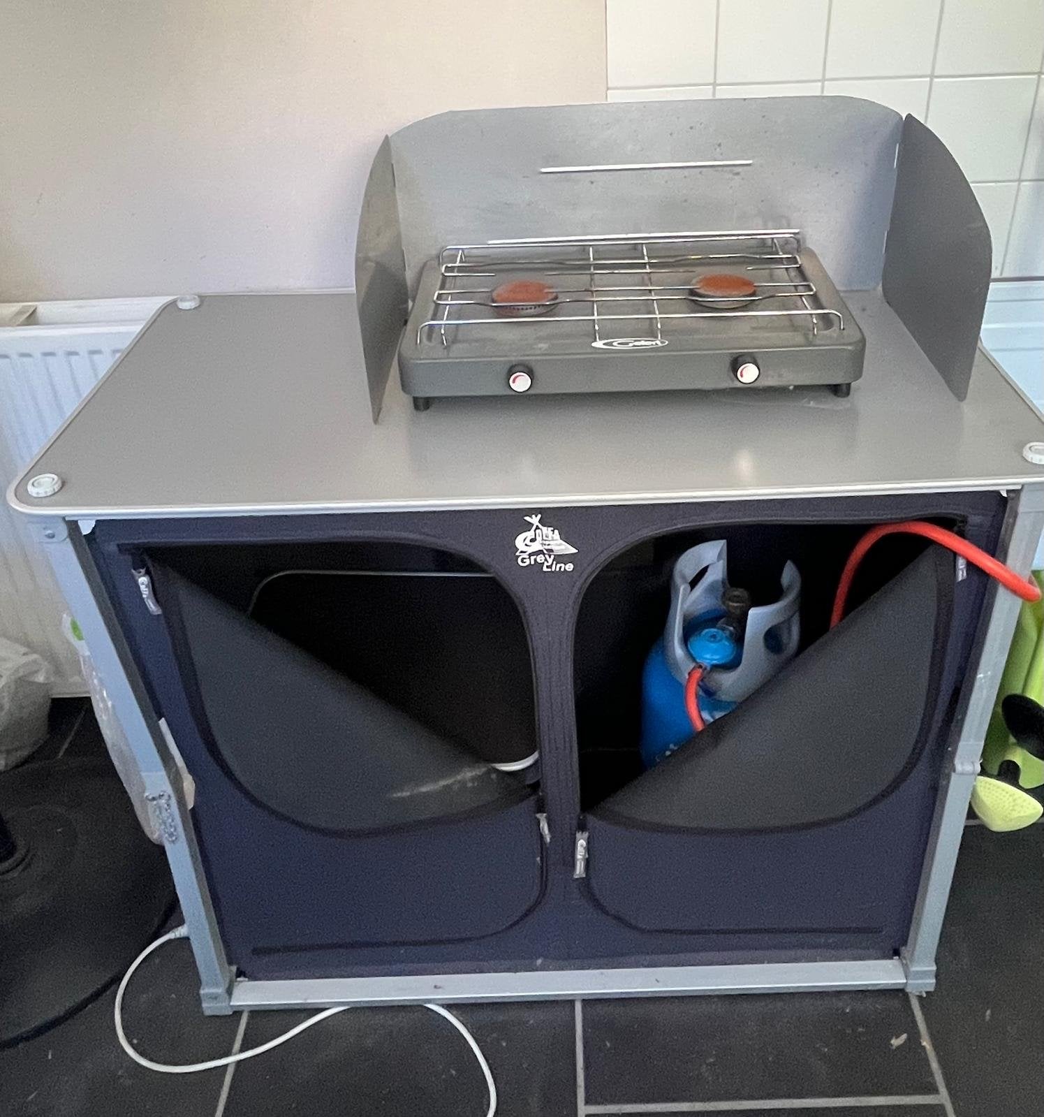 Greyline Campingkeuken met gasfornuis en opbergruimte, Caravans en Kamperen, Ophalen, Zo goed als nieuw