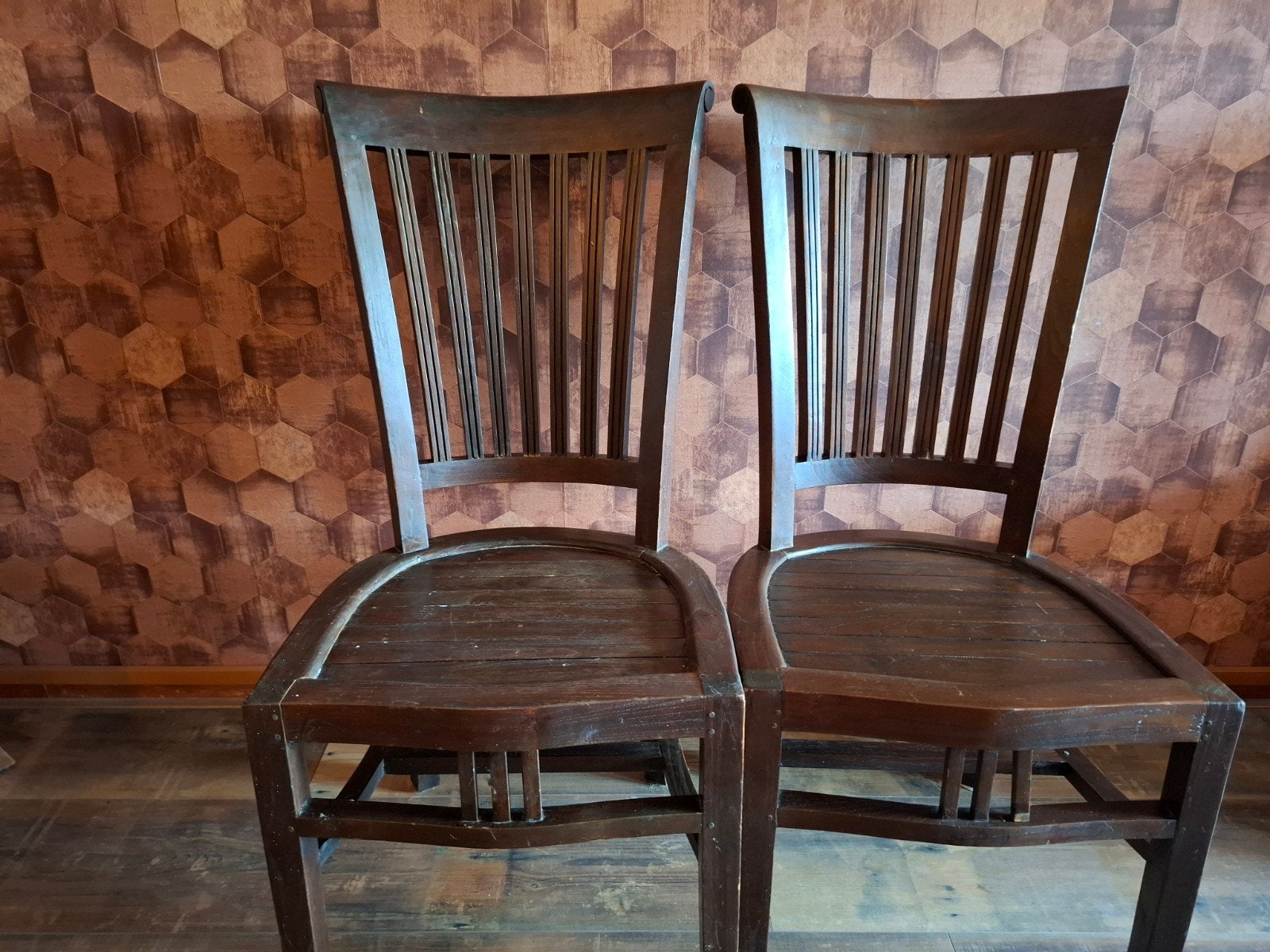 Mooie koloniale stoelen 2x, Ophalen, Gebruikt, Bruin, Twee