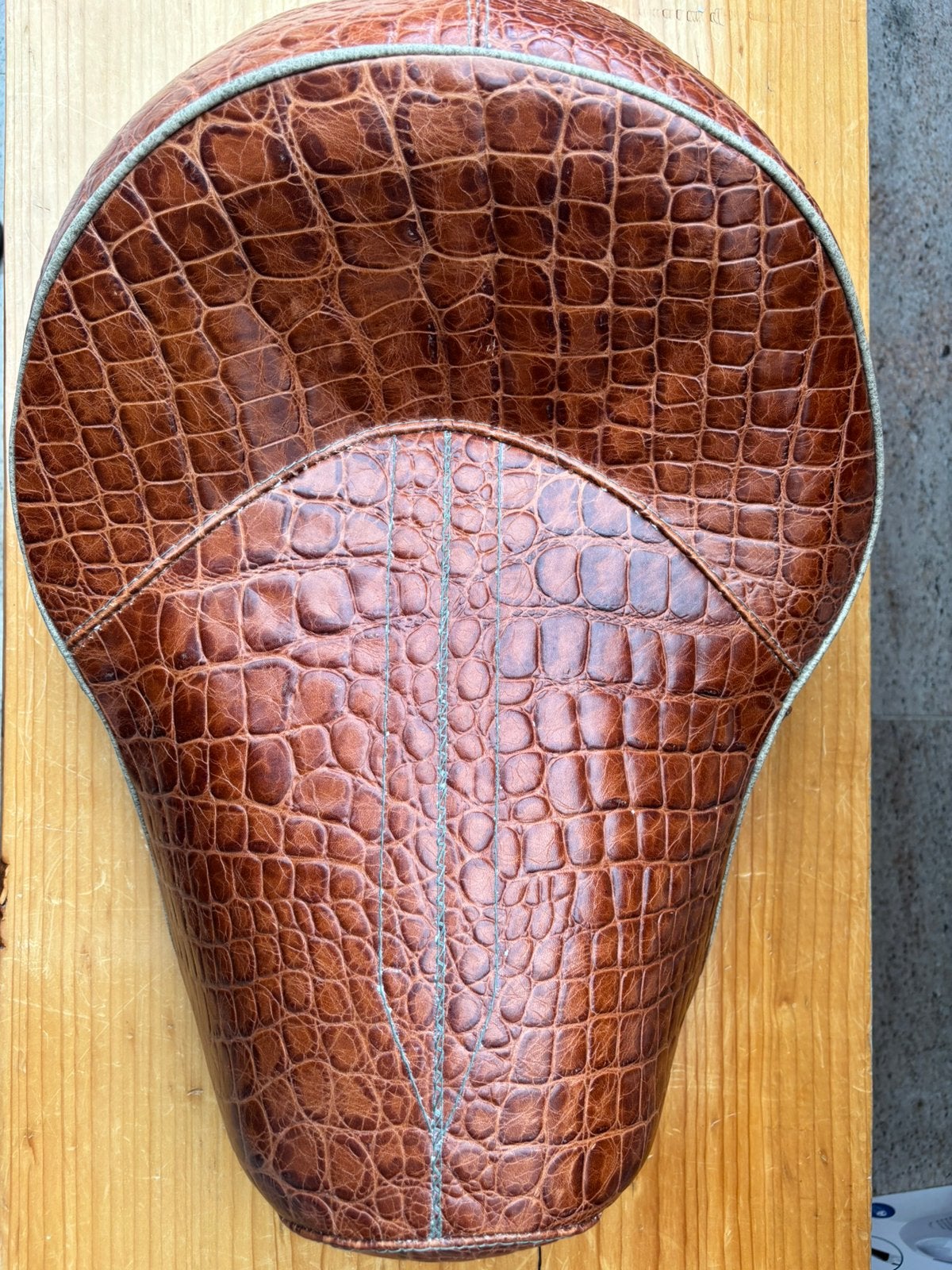 Custom Alligator leather zadel touring 97/07”, Motoren, Onderdelen | Harley-Davidson, Ophalen of Verzenden, Nieuw