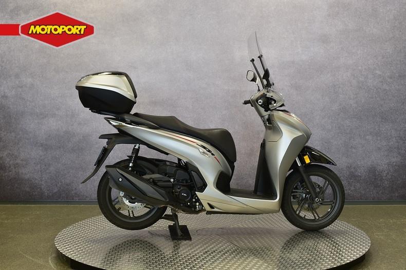 Honda SH 350 I ABS (bj 2024), Scooter, Honda Motor Europe, Bedrijf, Crystal Bldng B-Unit B11.2 Rivium Blv200
2909 LK  Capelle aan den IJsel, NL