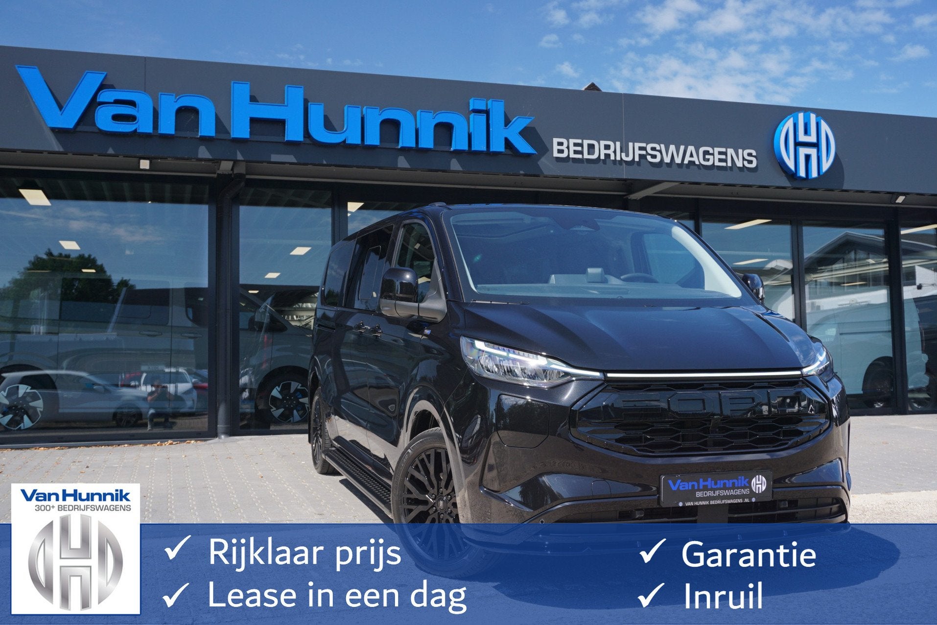 Ford Transit Custom Tourneo 340L 2.5 PHEV 233PK JWR NIGHT ED, Auto's, 8 stoelen, 4 cilinders, 1850 kg, Zwart