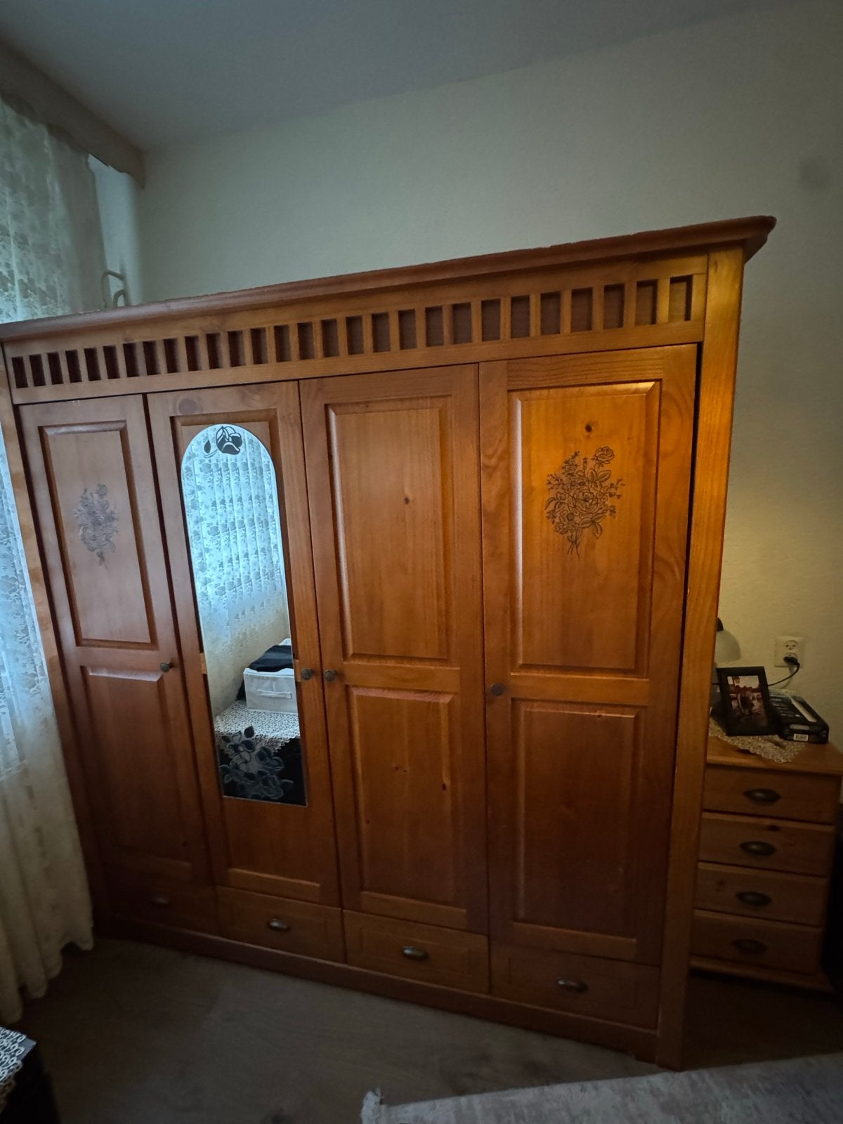 Massief houten kledingkast met spiegel en lades, Huis en Inrichting, Ophalen, Gebruikt, 200 cm of meer, Met lade(s)