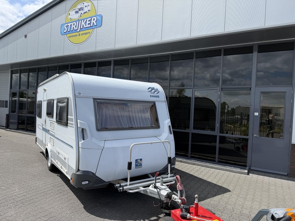 Knaus Sport 450 QU Bed 210cm + Rondzit + Tent BJ 2008, Caravans en Kamperen, Caravans, Schokbreker, Standaardzit, Bedrijf, 4 tot 5 meter
