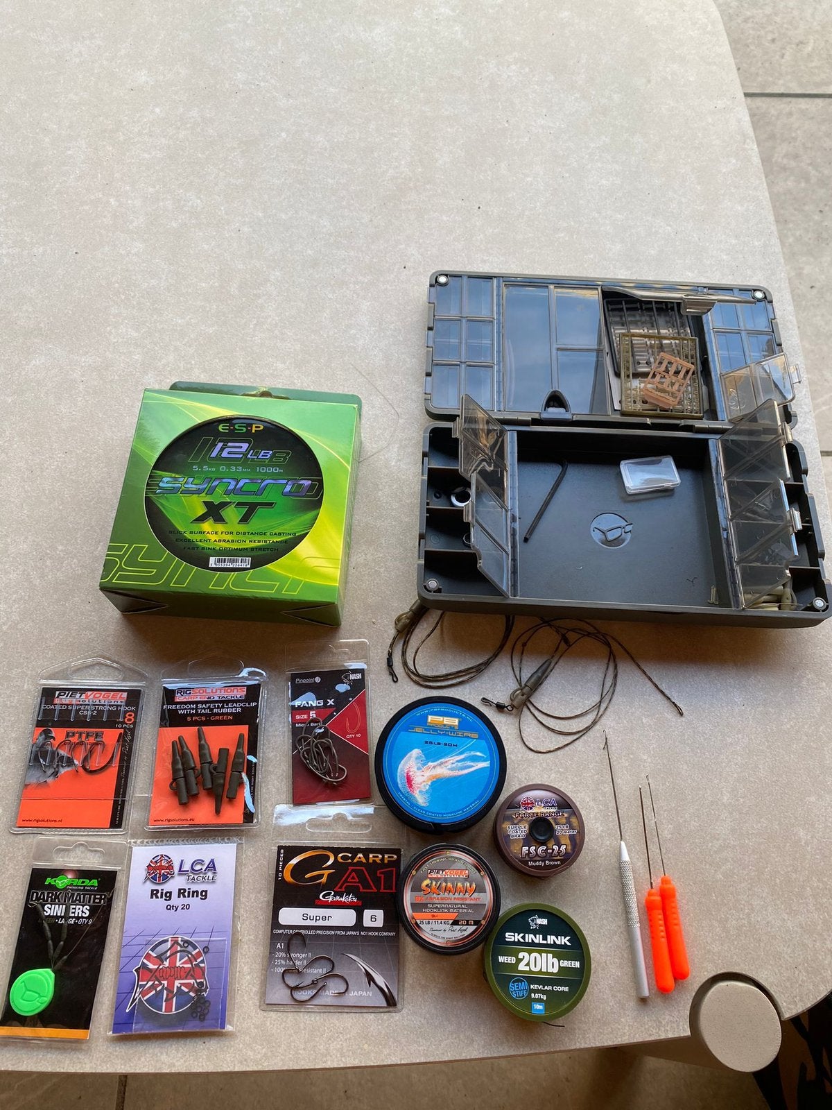 Korda tacklebox incl veel kleinmateriaal (karperspullen), Ophalen of Verzenden, Zo goed als nieuw, Overige typen