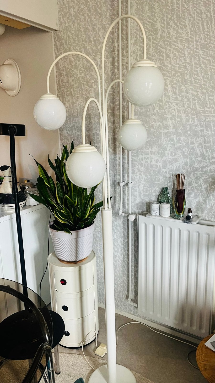 Vintage vloerlamp met 4 opaline glazen bollen, Ophalen, Gebruikt, E14 (klein), Metaal