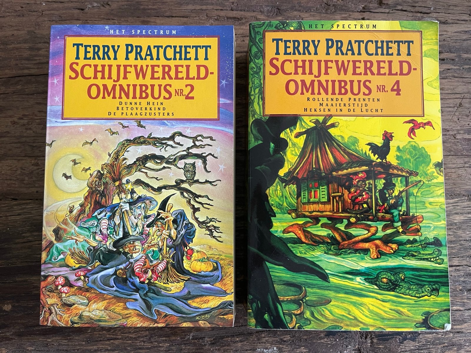 Terry Pratchett Schijfwereld omnibus nr. 2 & nr. 4, Ophalen of Verzenden, Gelezen