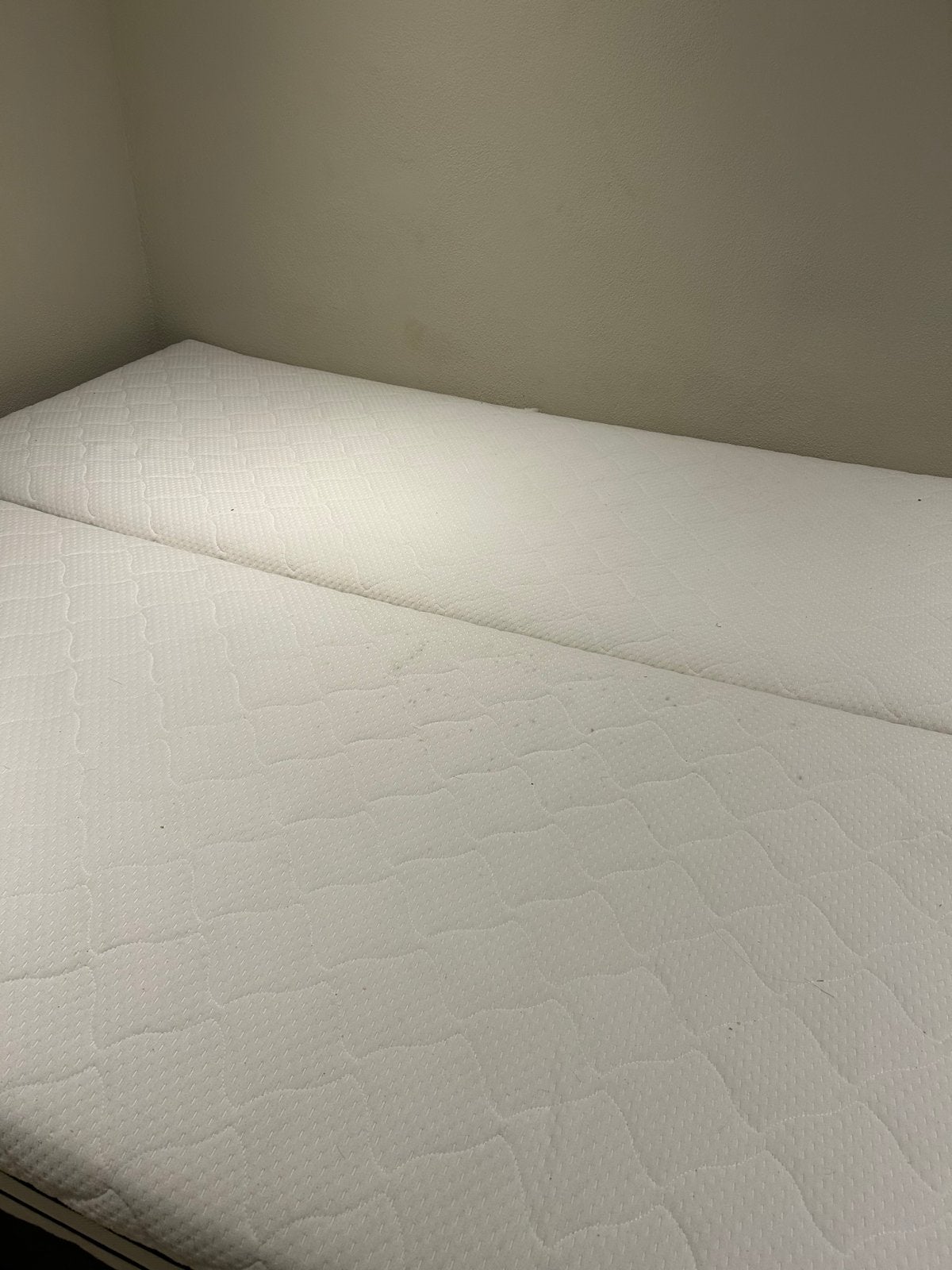 Bed 180x210 met hoofdbord, 2 matrassen en bamboe topper, Ophalen, Gebruikt, 210 cm, Tweepersoons