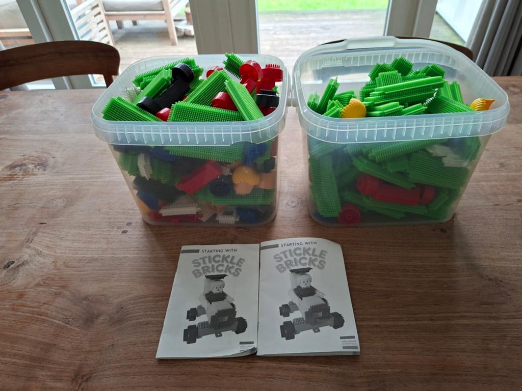 Stickle Bricks met boekjes, Kinderen en Baby's, Speelgoed | Bouwstenen, Ophalen of Verzenden, Gebruikt, Overige merken