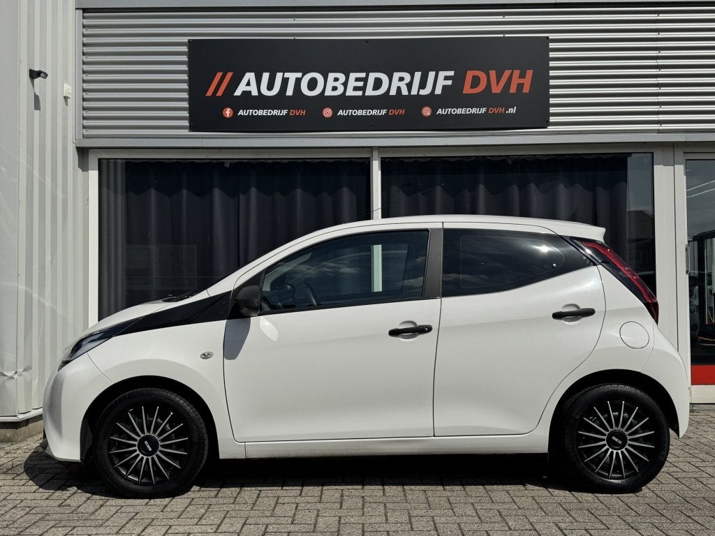 Toyota Aygo 1.0 VVT-i x-fun | AIRCO | NAP | CRUISE/LIM. |, Auto's, Gebruikt, Euro 6, Met garantie (alle), 4 stoelen