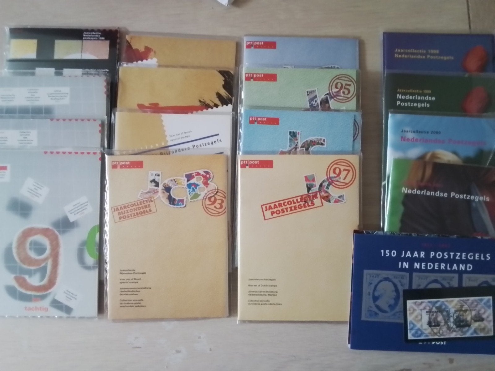 16 Jaarcollecties Nederlandse Postzegels 1986 t/m 2001, Postzegels en Munten, Postzegels | Nederland, Ophalen of Verzenden, Na 1940