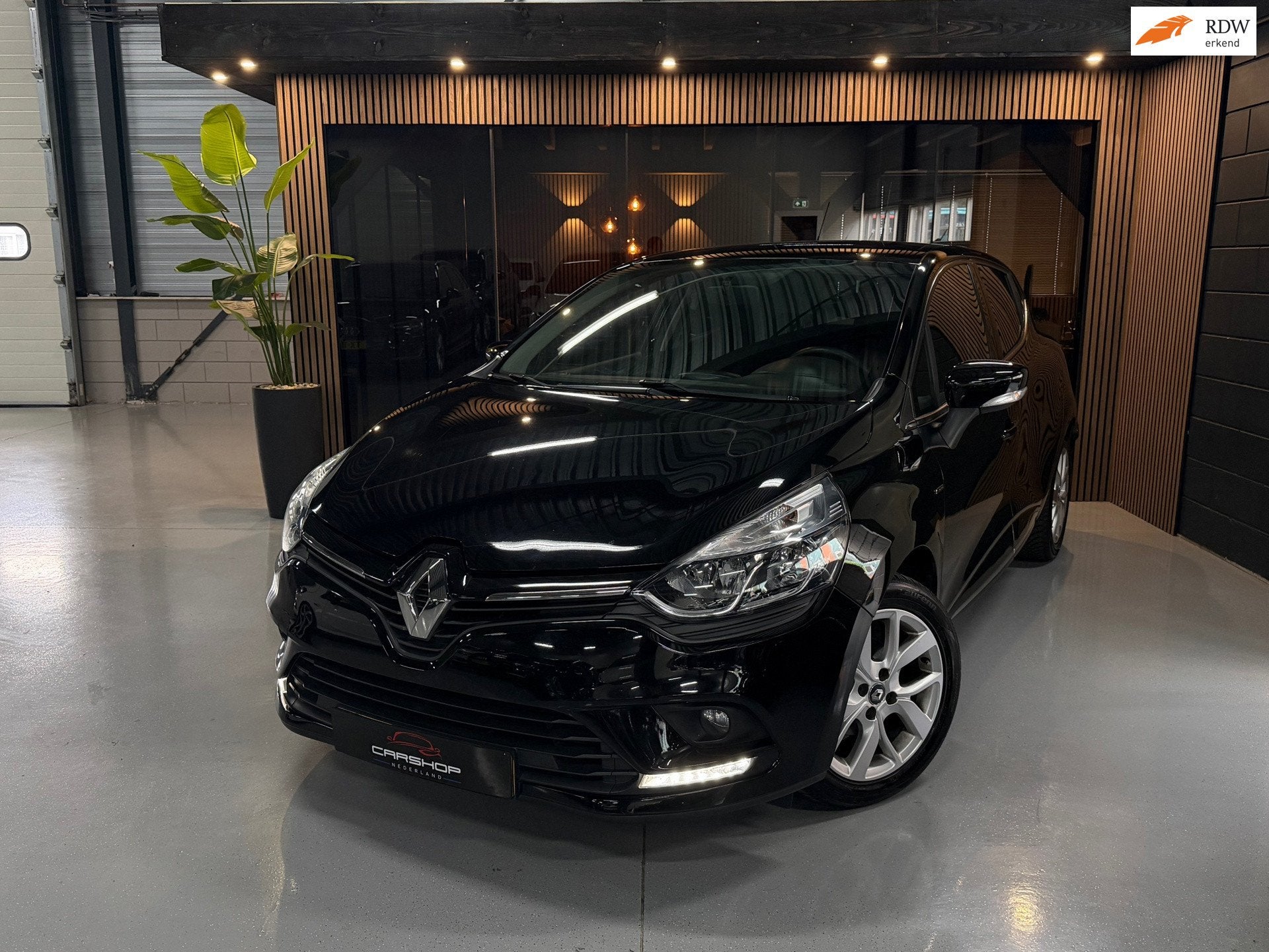 Renault Clio 0.9 TCe LIMITED! NAP/NAVI/PDC/KETTINGNIEUW, Auto's, Renault, 898 cc, Stof, Origineel Nederlands, Handgeschakeld