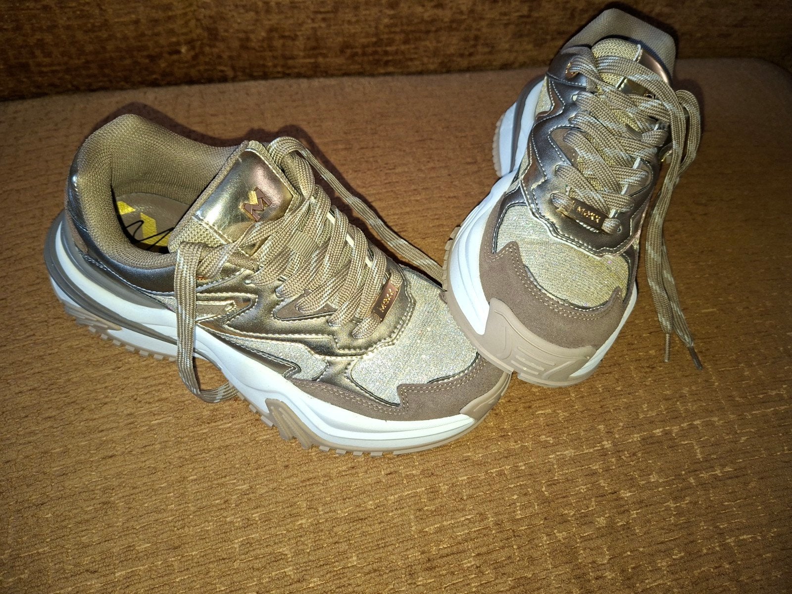 Mexx sneakers goud met taupe, 1x gedragen, Mexx, Overige kleuren, Ophalen of Verzenden, Sneakers of Gympen