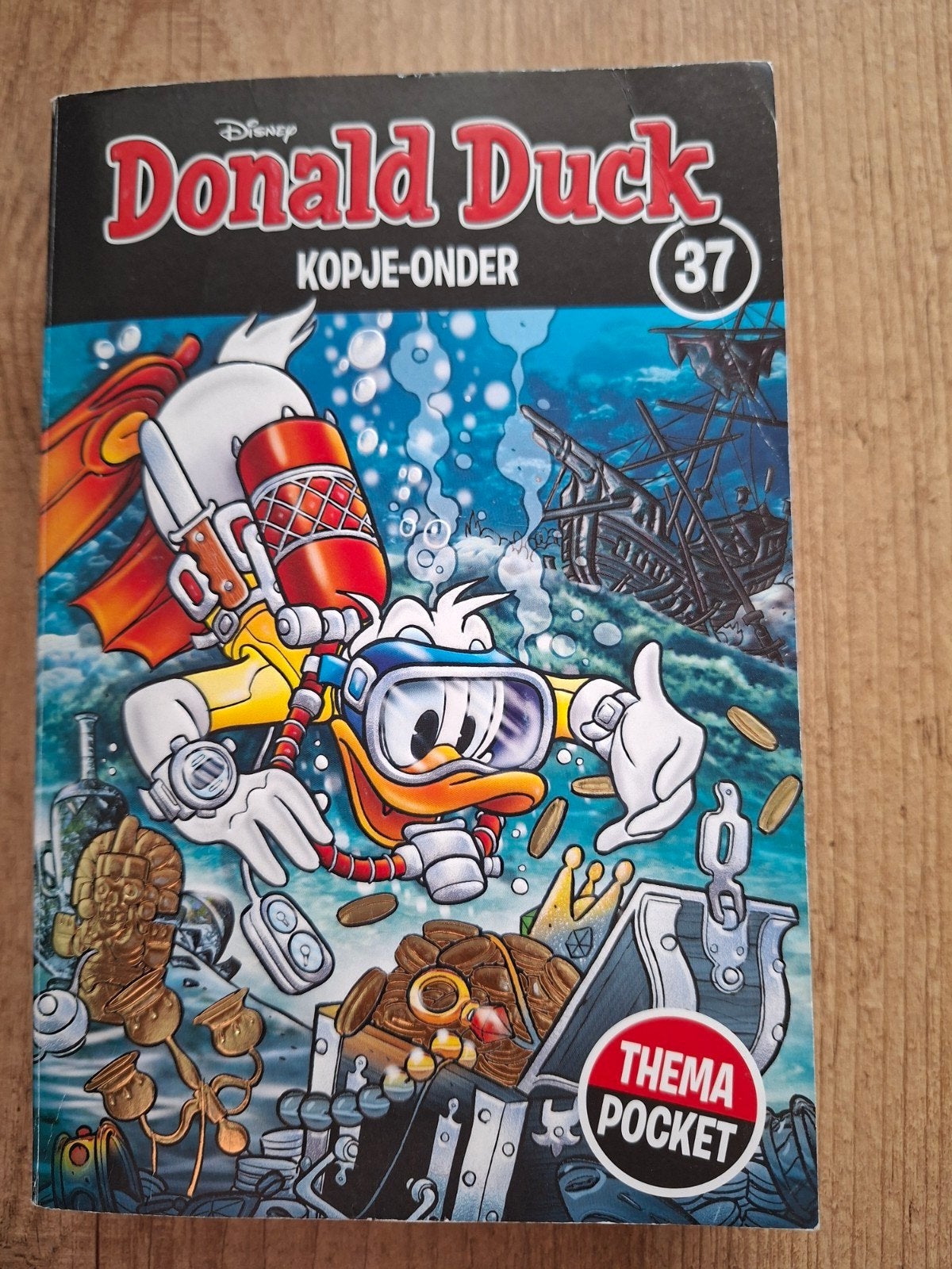 Donald Duck. Kopje-onder. Themapocket 37., Boeken, Eén stripboek, Ophalen of Verzenden, Zo goed als nieuw