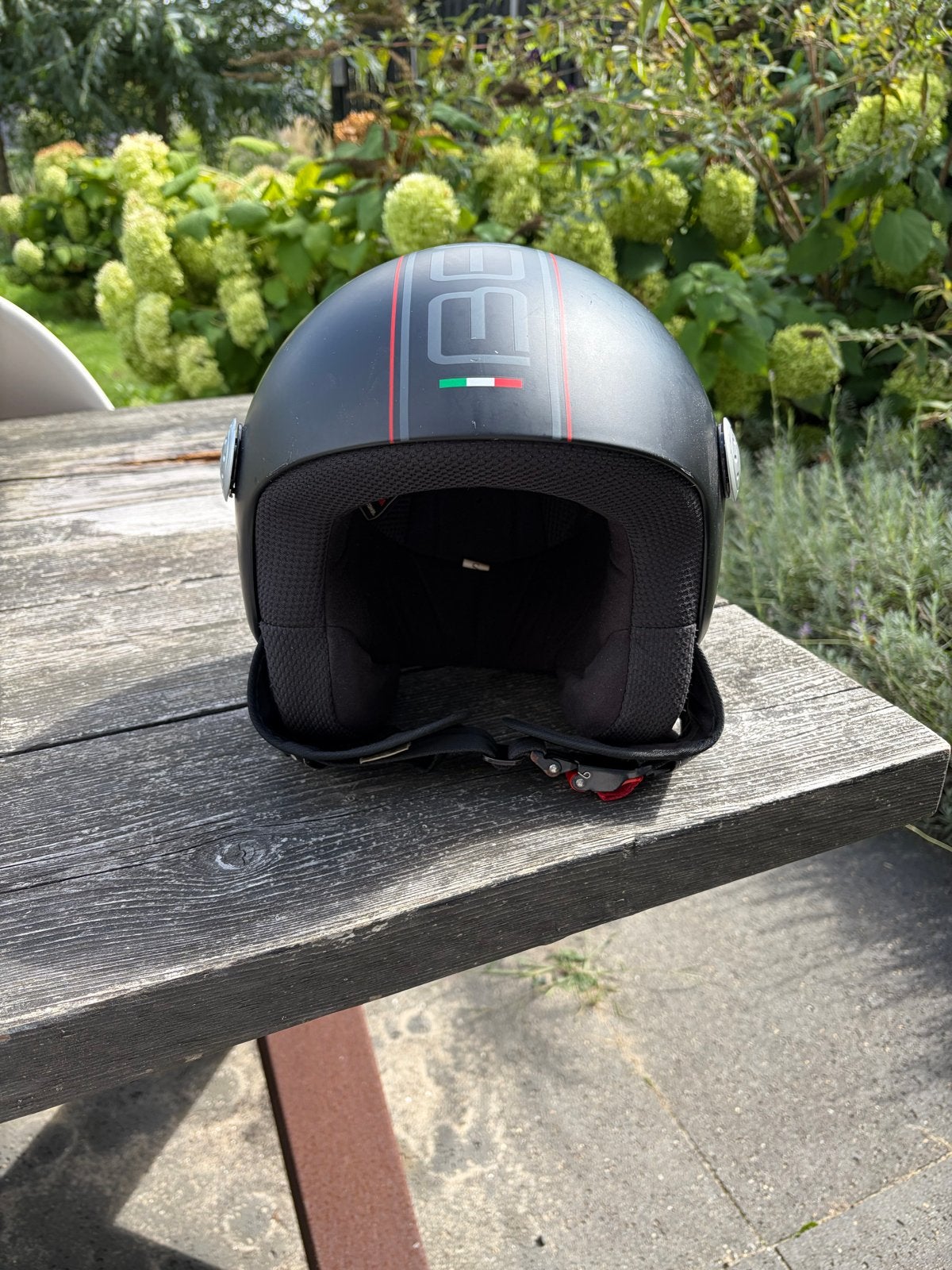 Beon Scooterhelm - Mat Zwart met Italiaanse streep, Ophalen of Verzenden, Gebruikt, Small
