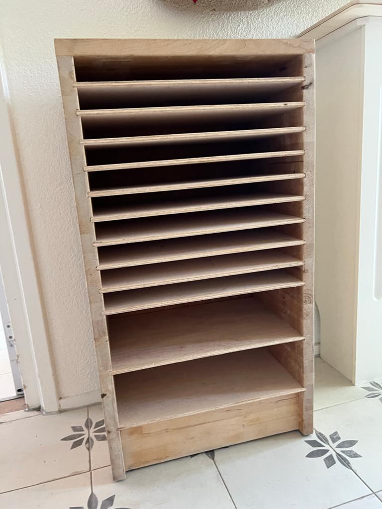 Houten opbergkastje voor houten legpuzzels, Kinderen en Baby's, Speelgoed | Kinderpuzzels, Ophalen, Gebruikt, Van hout
