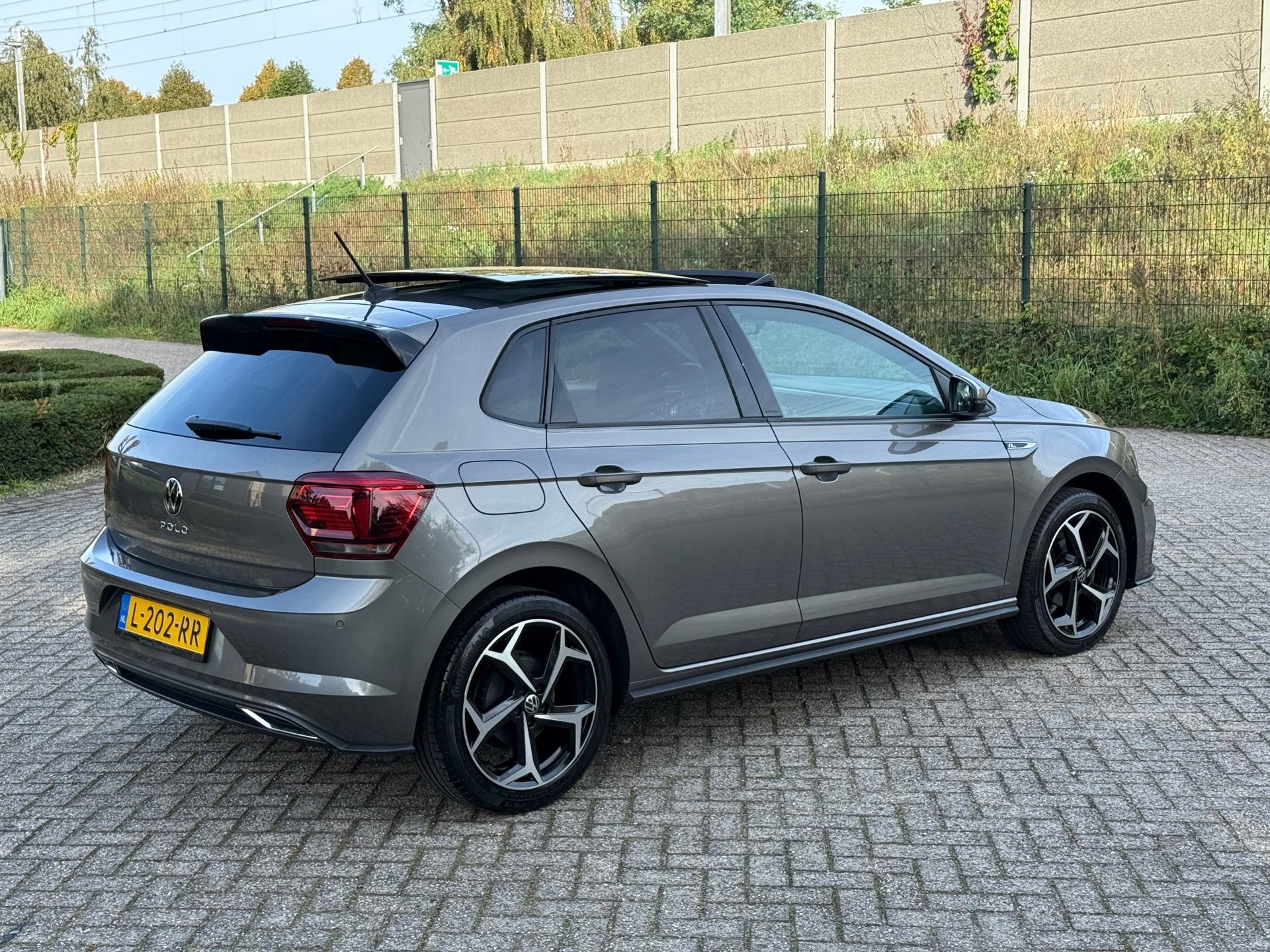 Volkswagen Polo 1.0 TSI R-LINE DSG I PANO I DIGITAL DASH I N, Dealer onderhouden, Gebruikt, Euro 6, 95 pk