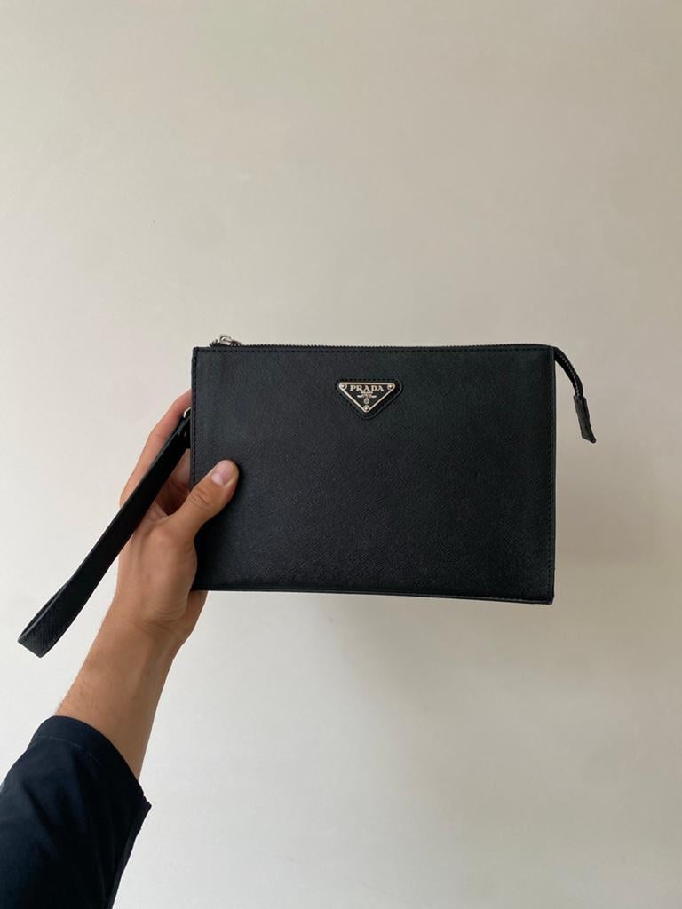 Prada Heren Handtas - Stijlvol en Compact, Zwart, Minder dan 40 cm, Minder dan 35 cm, Zo goed als nieuw