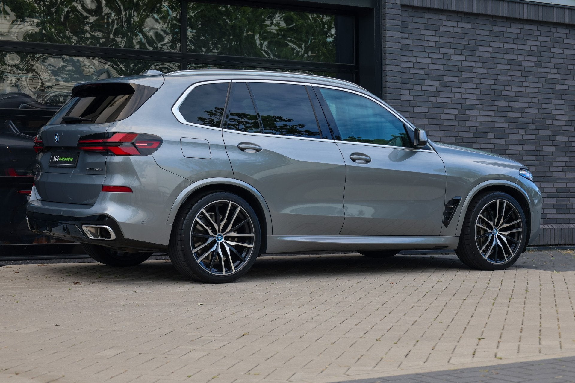 Foto 18 van BMW X5 xDrive50e | BTW | SKYLOUNGE | 22 INCH | COMFORTSTOELE