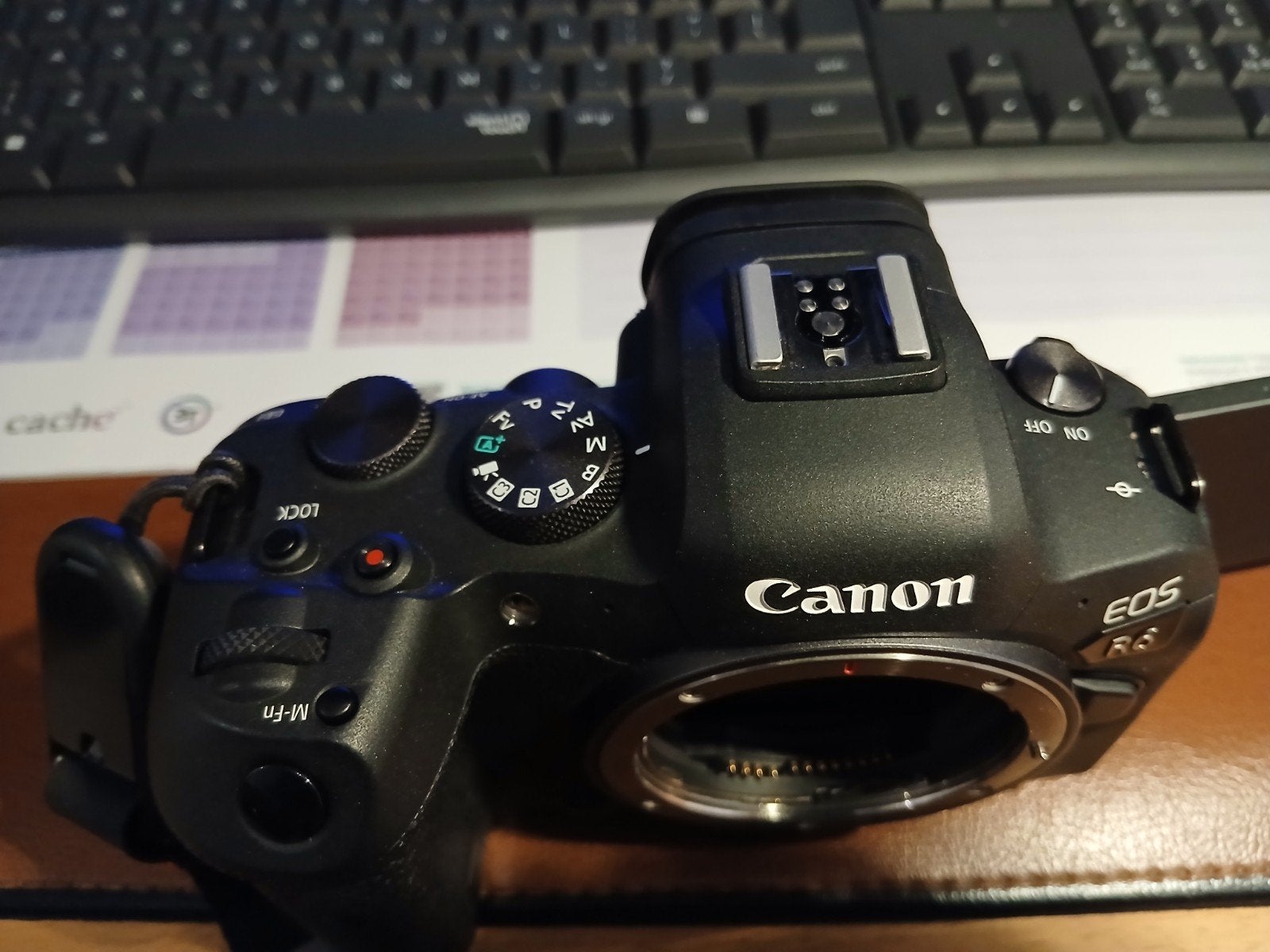 Canon EOS R6 Systeemcamera - Zo goed als nieuw, Audio, Tv en Foto, Fotocamera's Digitaal, Ophalen, Accu, Zo goed als nieuw, Systeemcamera