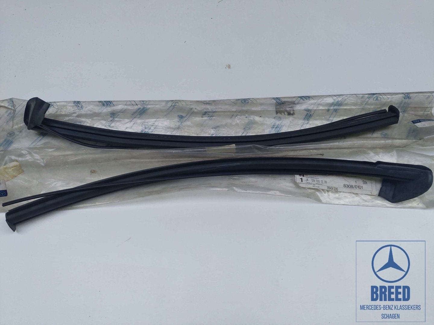 NOS set A-stijl-zijraamrubbers L+R voor Mercedes-Benz R129, -, Nieuw, Ophalen of Verzenden, -