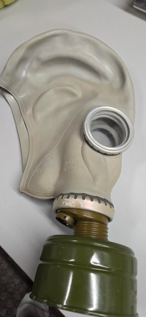 Russische gasmasker met filterbus., Ophalen of Verzenden, Landmacht, Overige gebieden, Overige typen