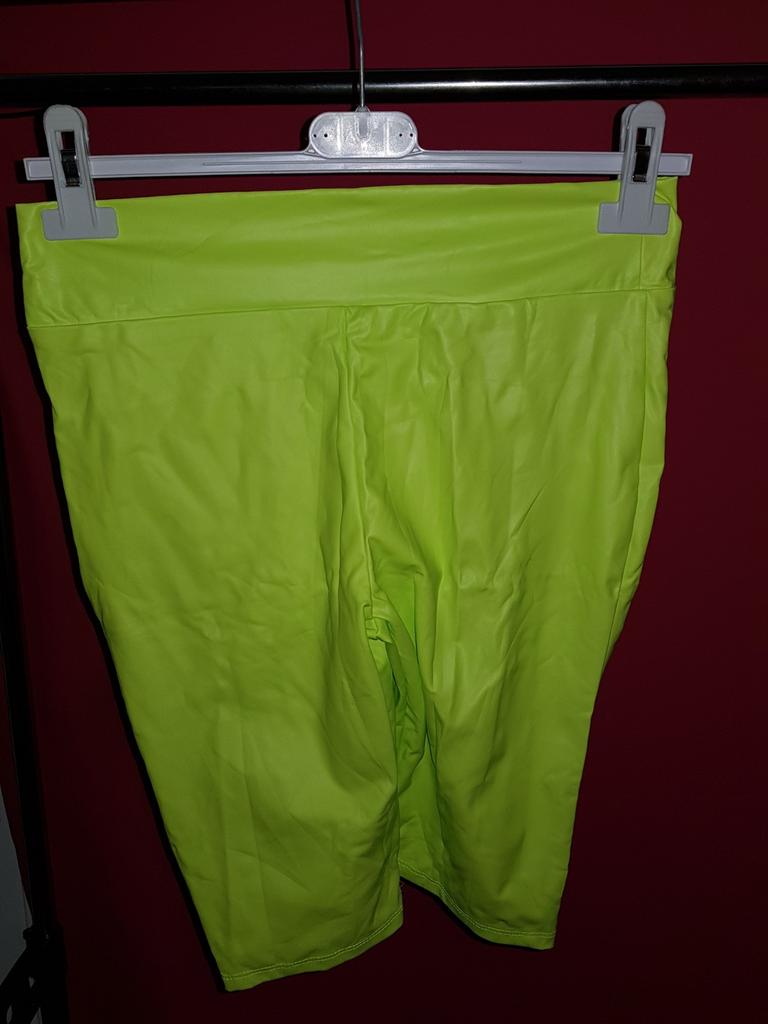 Korte broek (106), Maat 38/40 (M), Kort, Geel, Nieuw