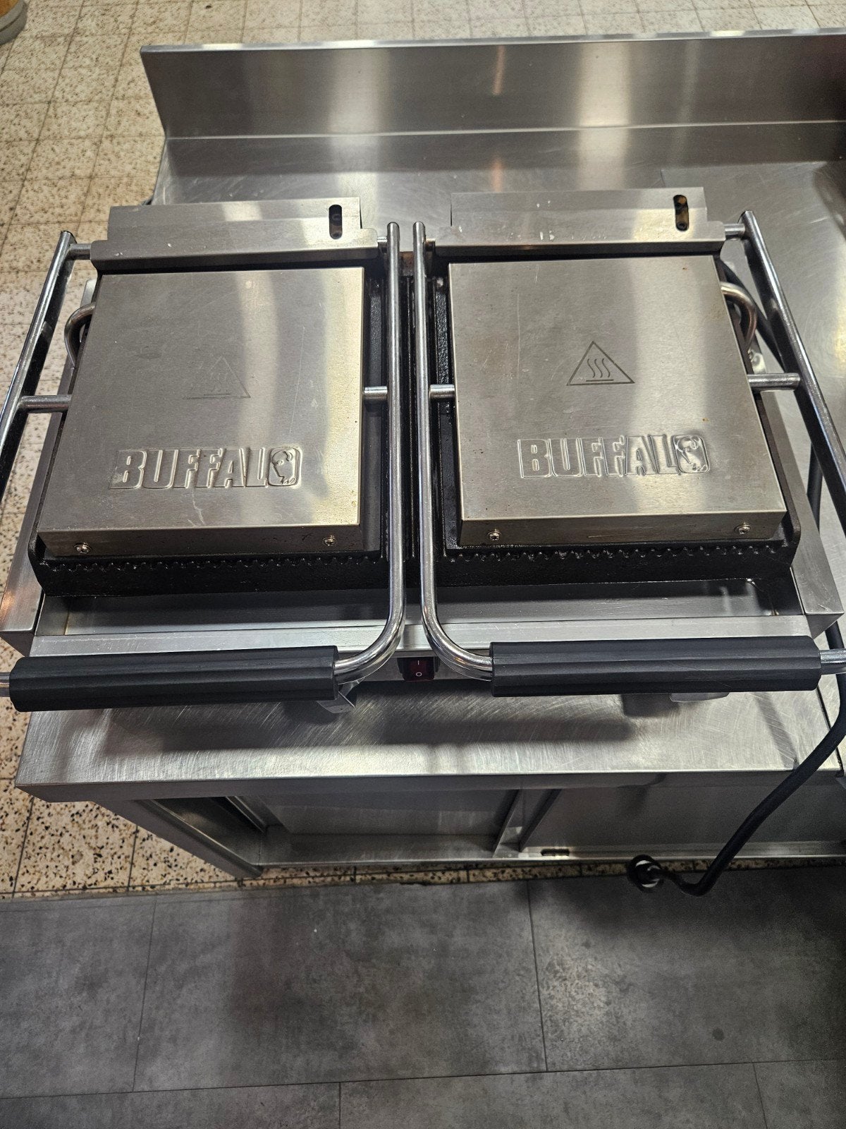 Buffalo dubbele contactgrill - zelden gebruikt, Witgoed en Apparatuur, Grillplaten, Ophalen