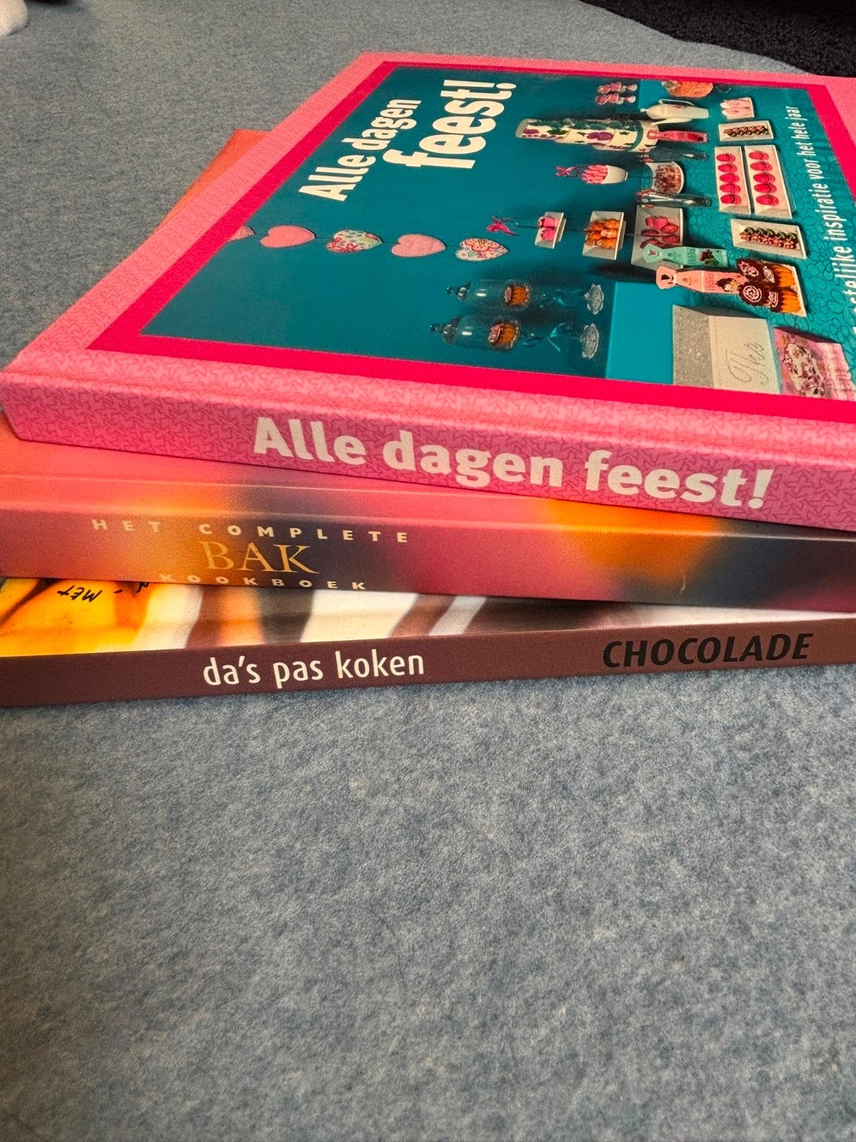 3 kookboeken: Chocolade, Bakboek, Alle dagen feest!, Ophalen of Verzenden, Overige gebieden, Onbekend, Taart, Gebak en Desserts