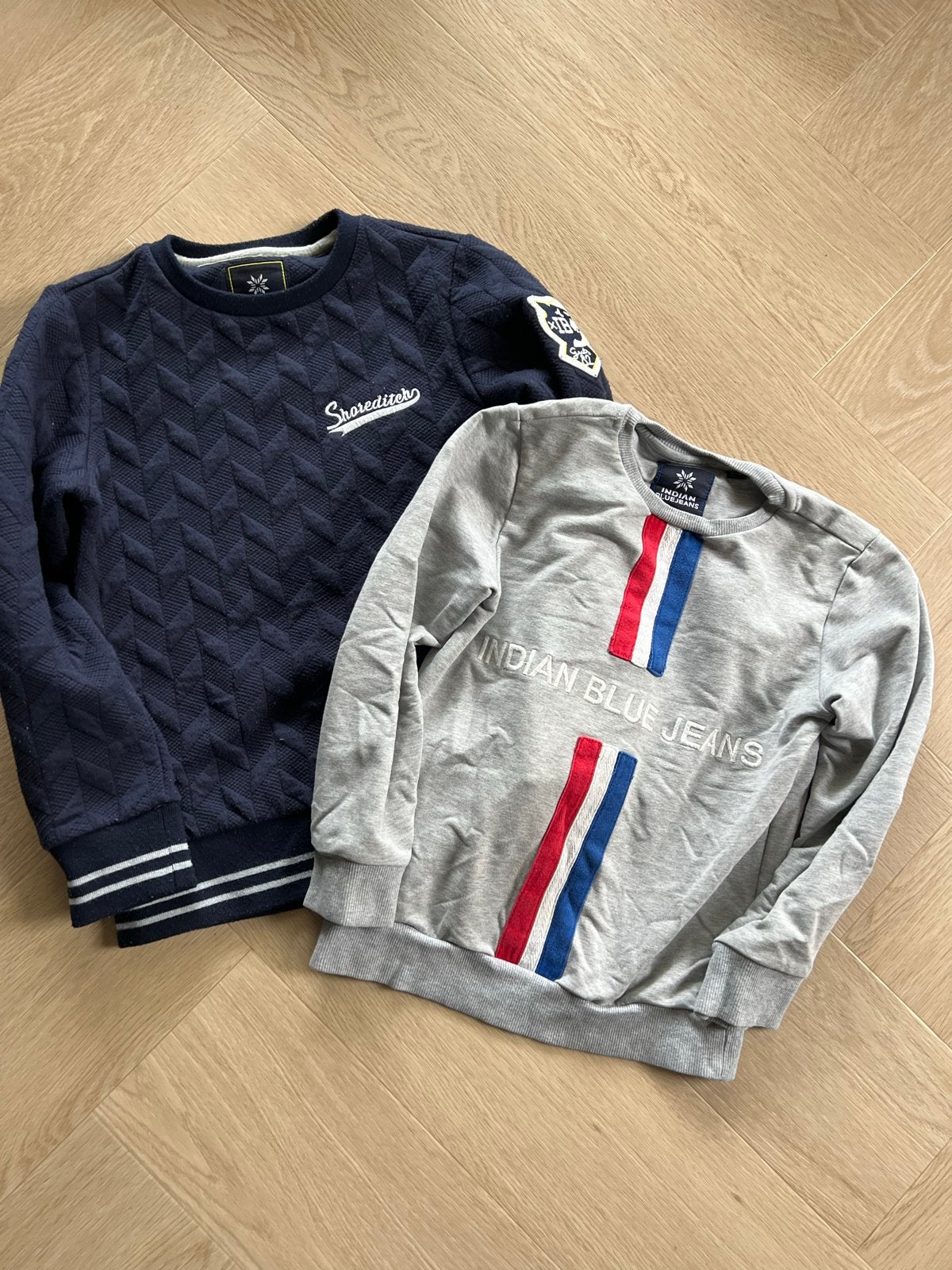 2 Truien: Shoreditch & Indian Blue Jeans - Jongens mt 128, Ophalen of Verzenden, Gebruikt, Jongen