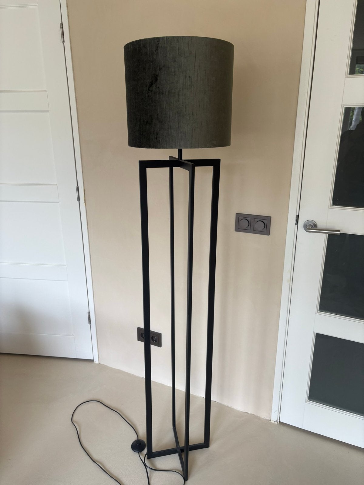Light & Living Vloerlamp Mace zwart metaal, Huis en Inrichting, Lampen | Vloerlampen, Ophalen of Verzenden, Zo goed als nieuw