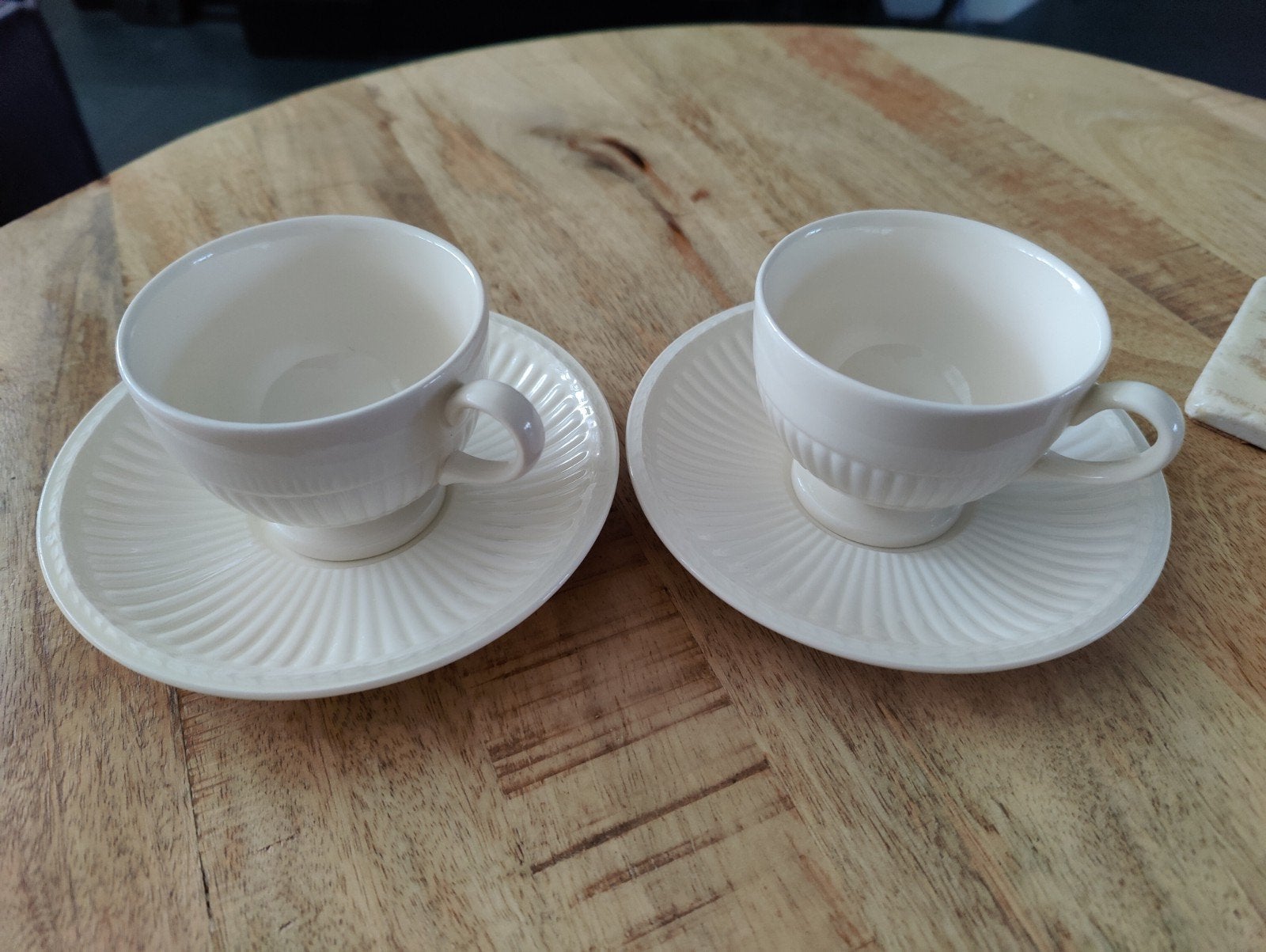 2 Wedgwood effen kop en schotels ds 8 cm,, Ophalen of Verzenden