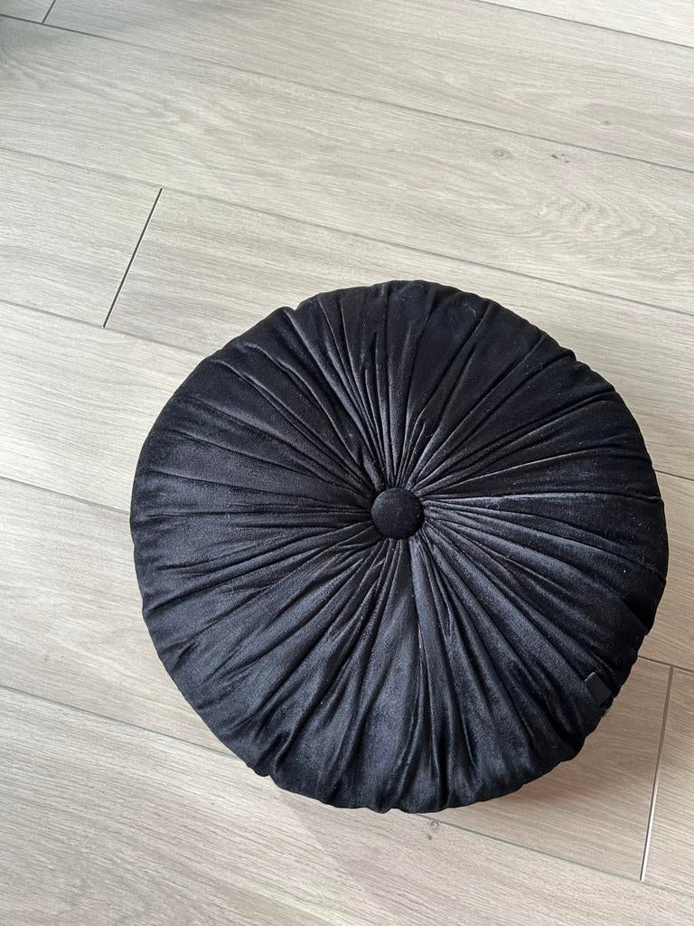 H&M home kussen, Huis en Inrichting, Woonaccessoires | Kussens, Ophalen of Verzenden, Zo goed als nieuw, Zwart, Rond