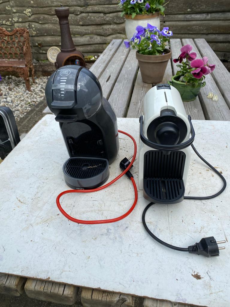 Krups Nespresso en Dolce Gusto koffiemachines (2 stuks), Ophalen, Koffiepads en cups, Gebruikt, Koffiemachine
