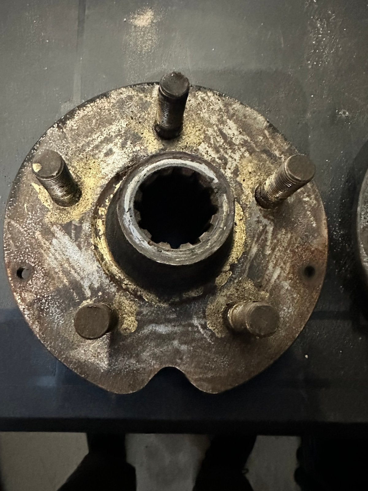 VW T3 achterste wielnaaf met geperste M14 wielstuds., Ophalen of Verzenden