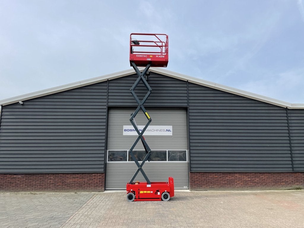 Magni ES0807 AC schaarhoogwerker NIEUW €165 LEASE