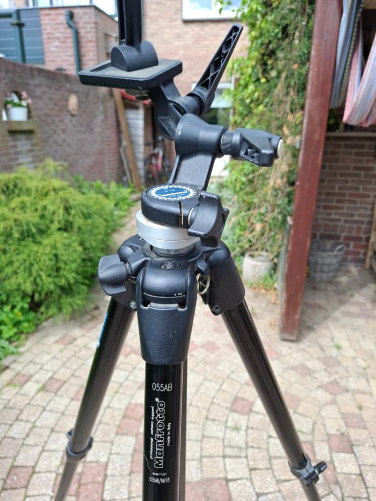 Manfrotto 055AB Driepoot Statief, Gebruikt, 175 cm of meer, Met balhoofd, Ophalen of Verzenden