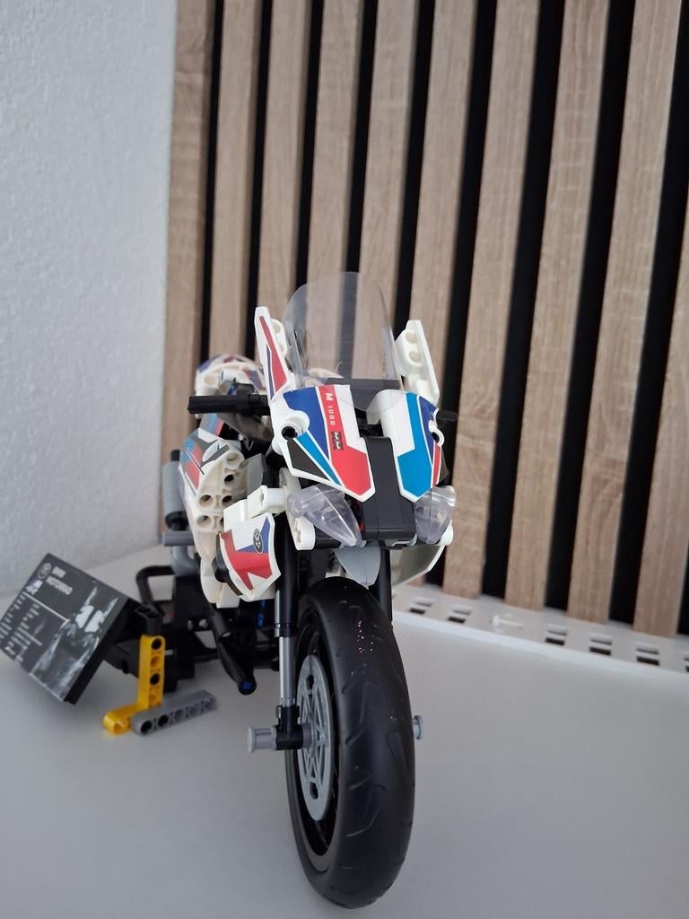 Bouwstenen technisch BMW.
M 1000RR, Ophalen