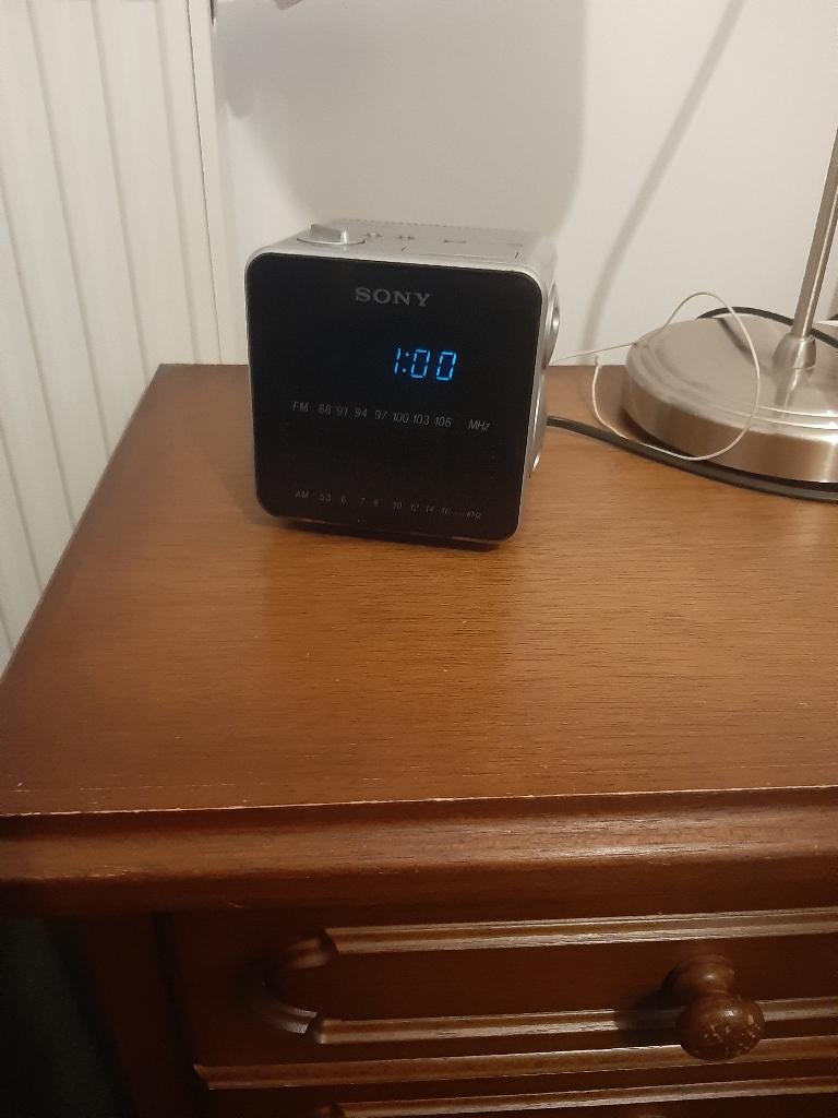 Vintage 80`s SONY digicube Digitale wekkerradio, Witgoed en Apparatuur, Wekkers, Gebruikt, Analoog, Verzenden
