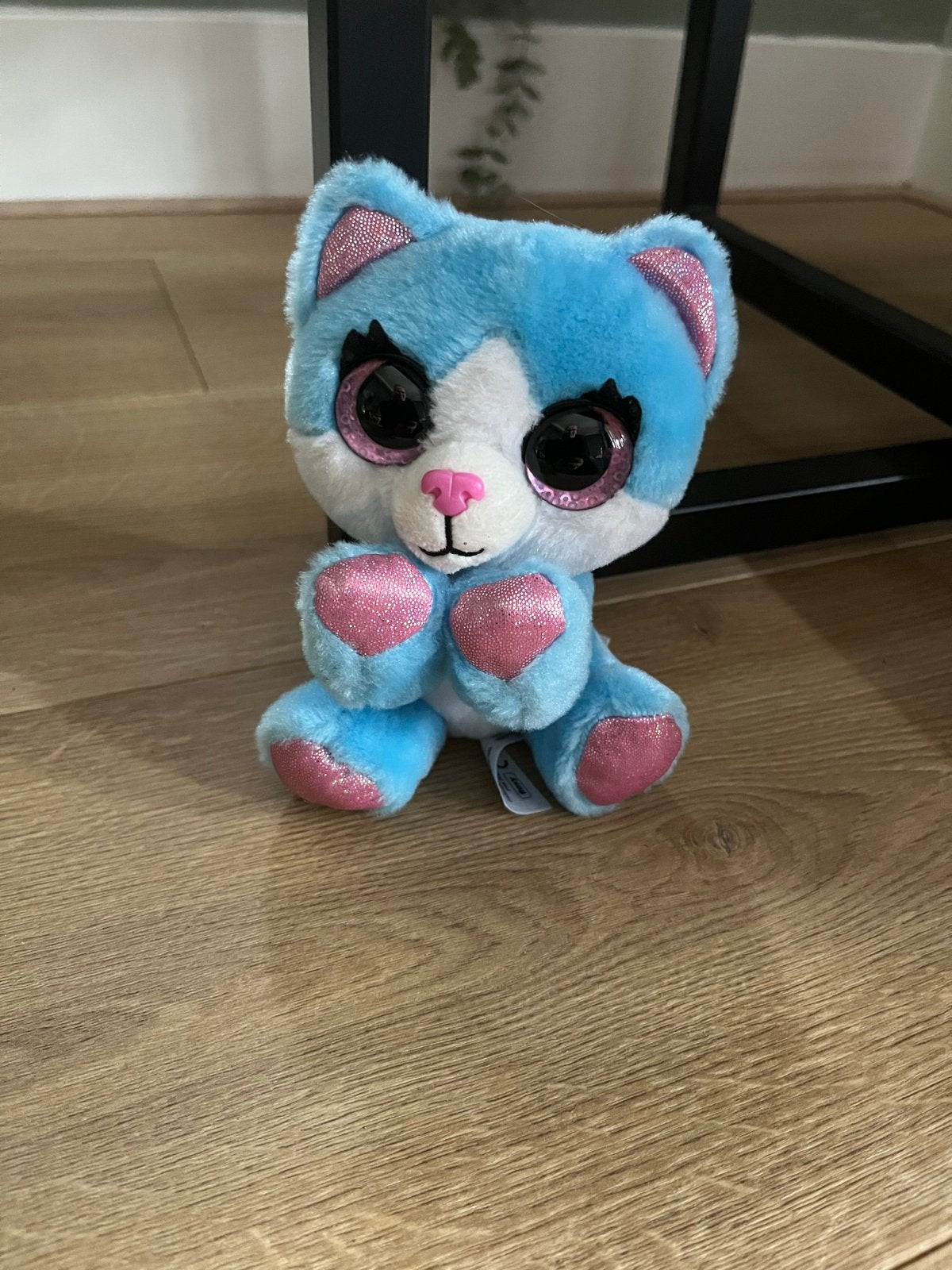 Schattige blauw-witte kat knuffel met glitteraccenten, Blauw, Ophalen of Verzenden, Zo goed als nieuw, Kat