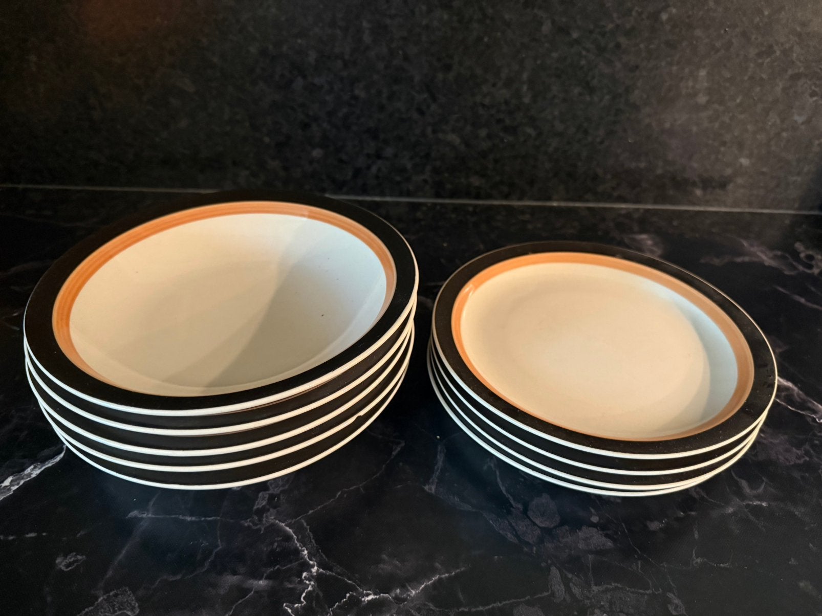 Diepe en platte borden vintage 70s bruin zwart, Huis en Inrichting, Keuken | Servies, Gebruikt, Klassiek, Ophalen of Verzenden
