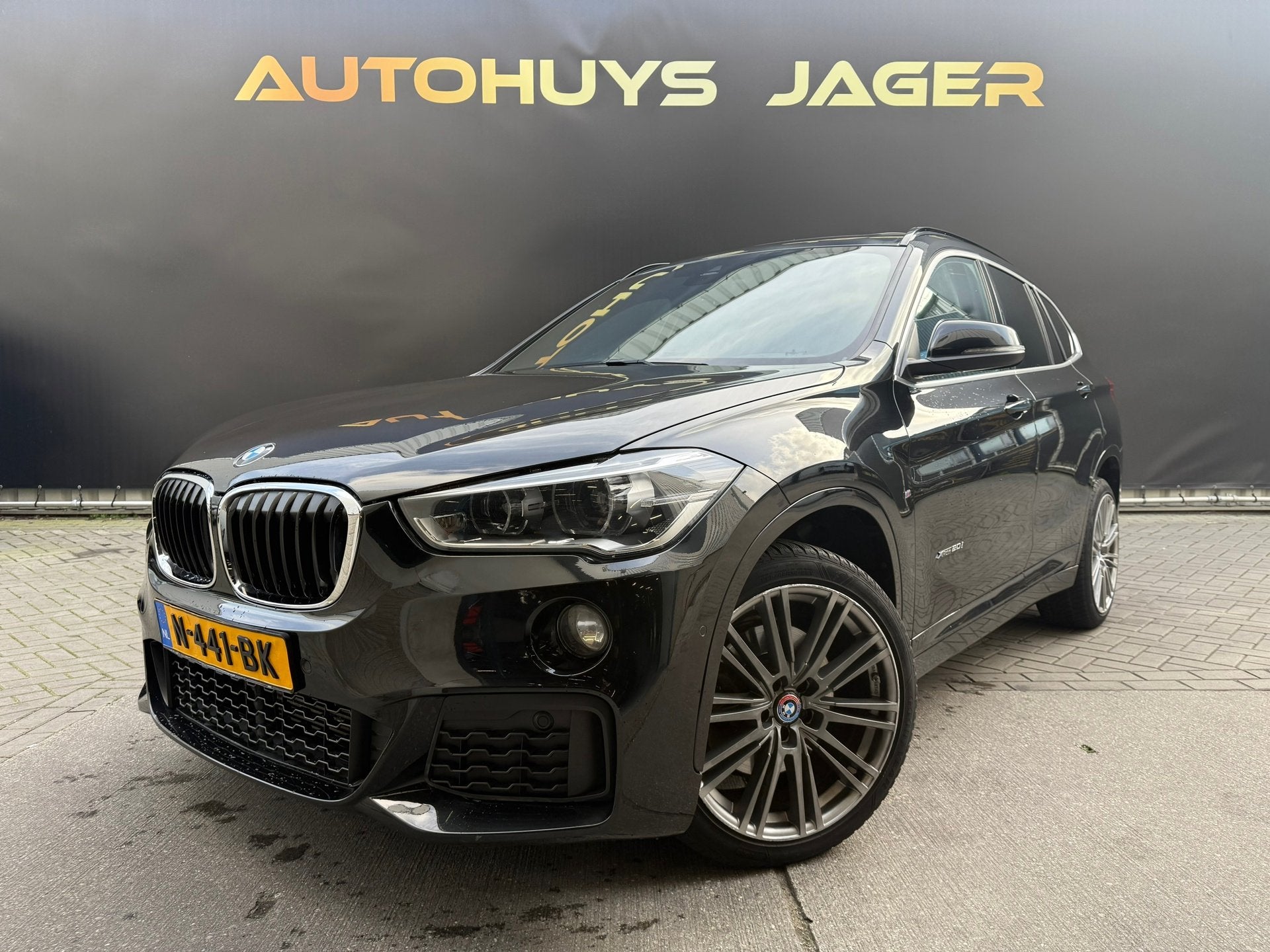 BMW X1 XDrive20i High Executive M-Pakket Pano Leer h&k h&u, Auto's, 1998 cc, Gebruikt, 2000 kg, Automatische klimaatregeling
