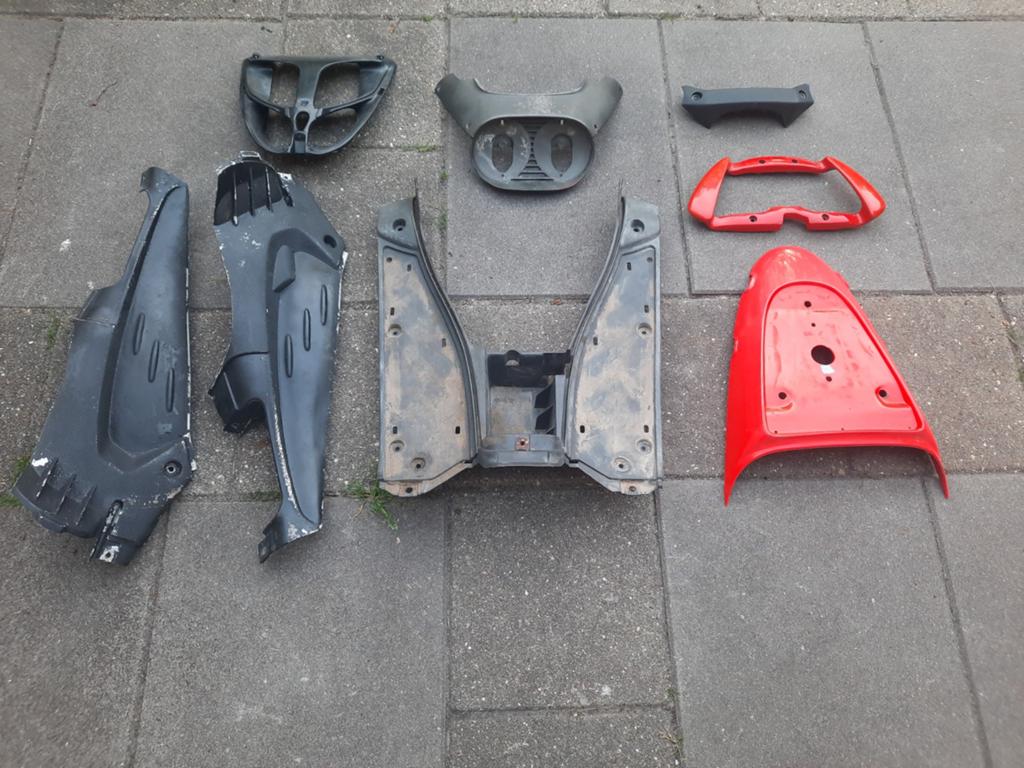 Aprilia sr50 onderdelen, Fietsen en Brommers, Brommeronderdelen | Scooters, Ophalen of Verzenden, Gebruikt, Kap, Aprilia
