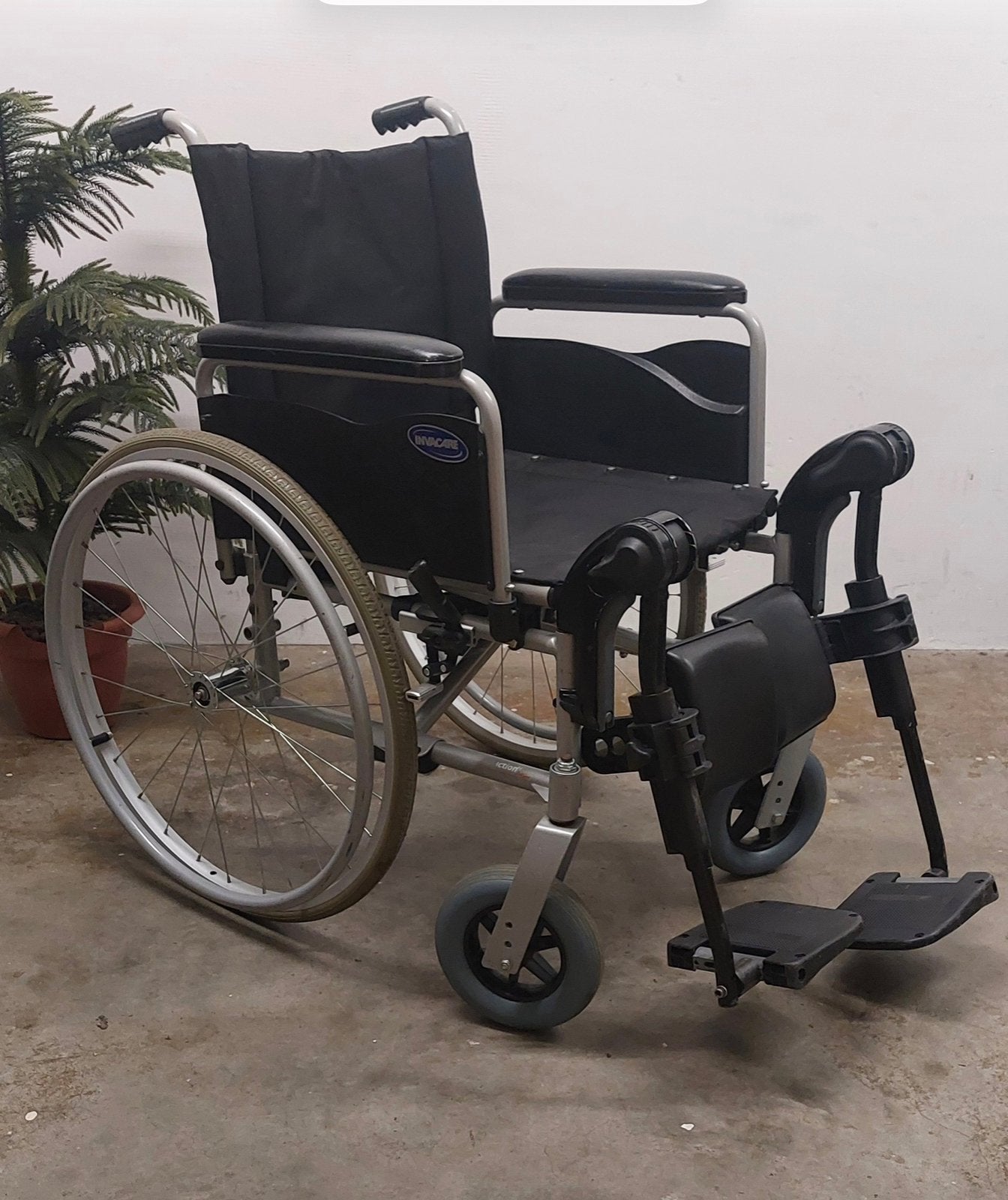 Zeer nette  Invacare Action rolstoel, Diversen, Rolstoelen, Ophalen, Inklapbaar, Zo goed als nieuw, Duwrolstoel