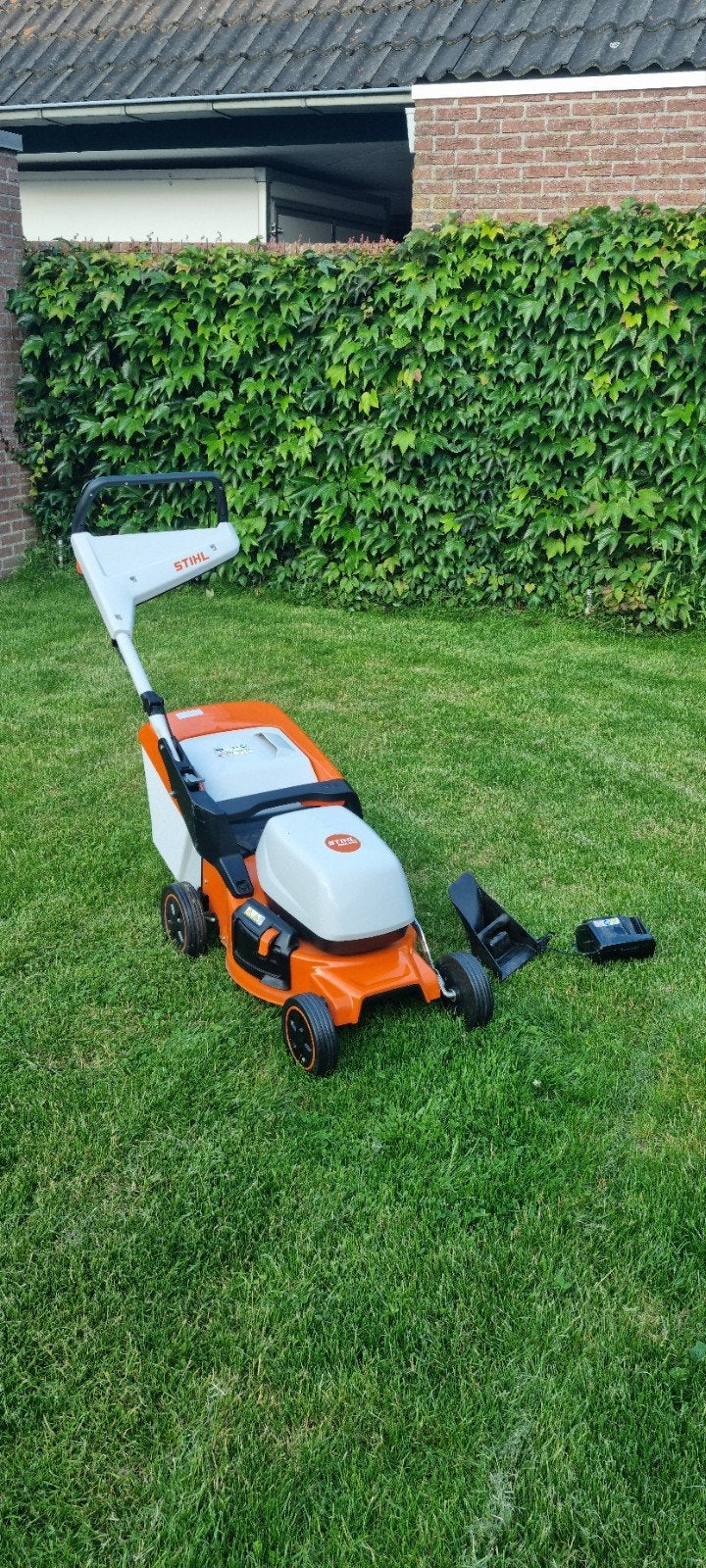 Zo goed als nieuwe Stihl RMA 243 accu duwmaaier, Ophalen, Cirkelmaaier, Accu-grasmaaier, Zo goed als nieuw