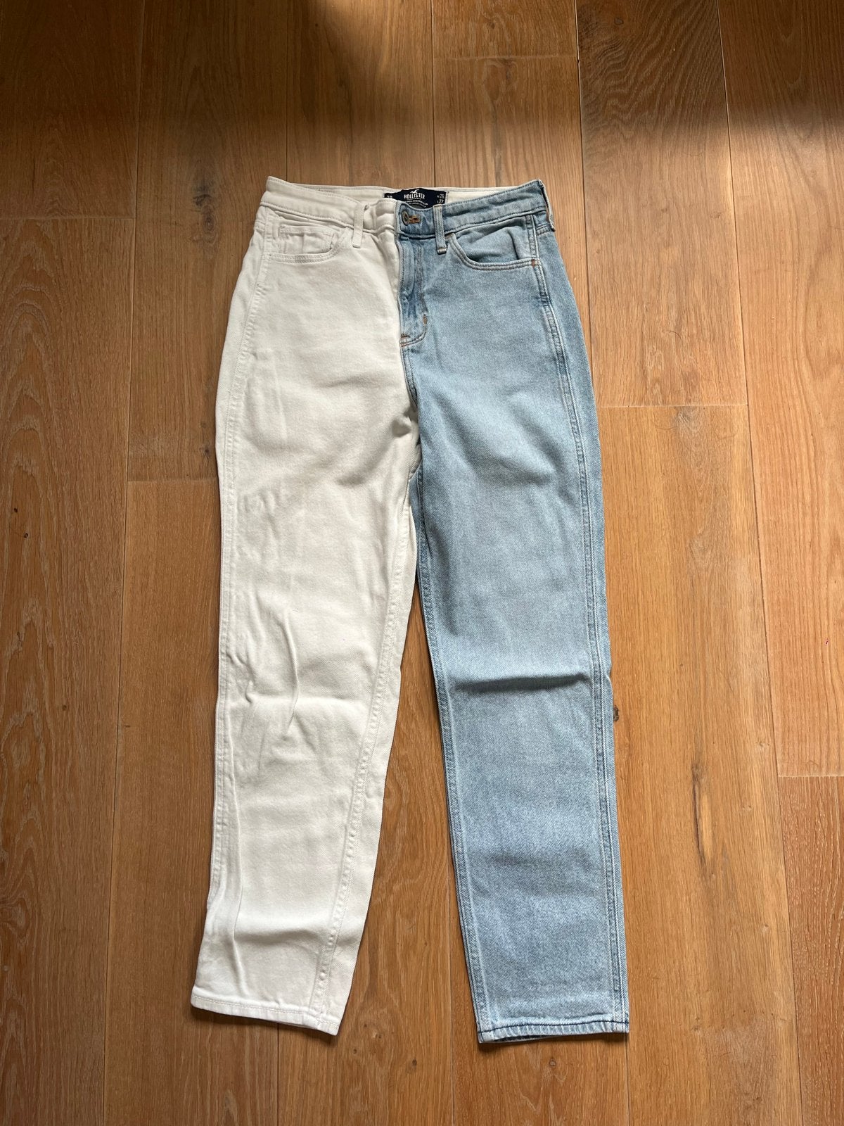 Hollister tweekleurige jeans - W26, Ophalen of Verzenden, Zo goed als nieuw, Overige kleuren, W27 (confectie 34) of kleiner